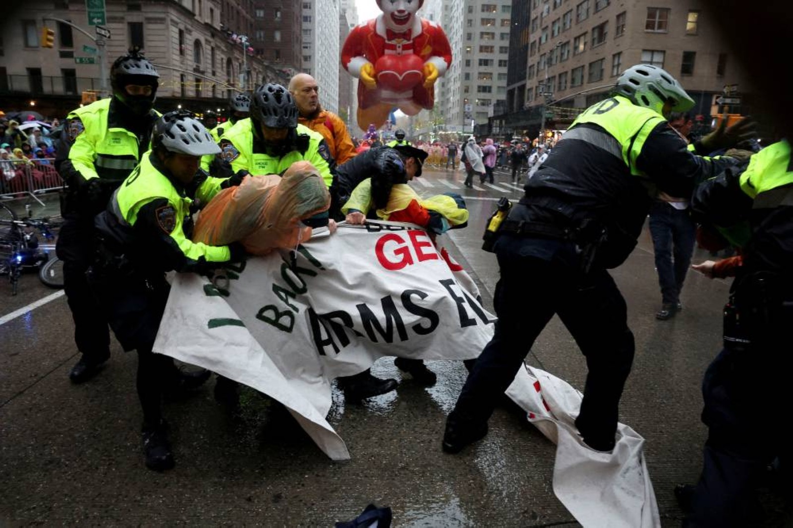 Pro-Palestinian protesters arrested at New York Thanksgiving parade