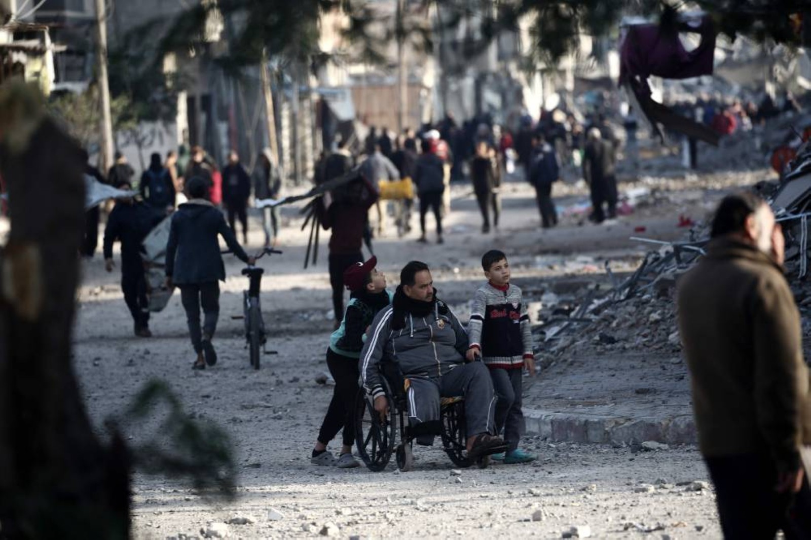 Israeli tanks retreat from central Gaza camp, medics say 30 killed