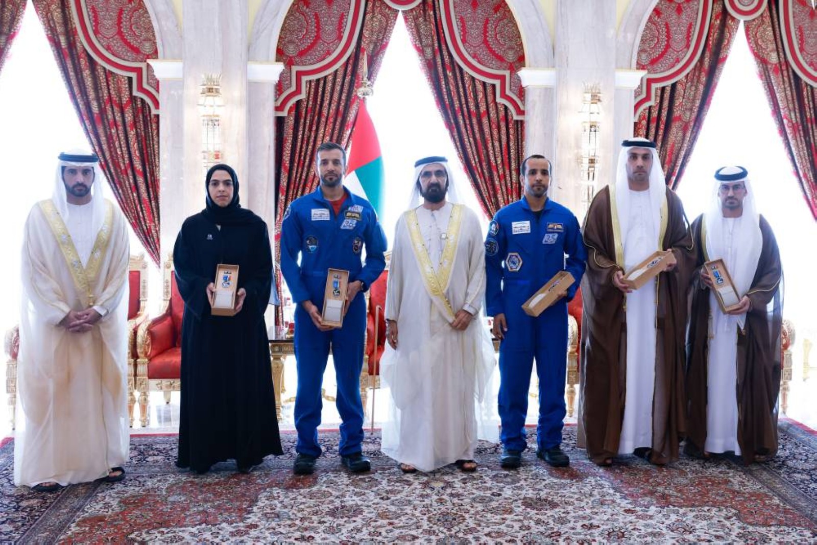 Mohammed Bin Rashid awards space medals to 5 Emiratis in N-Day honours