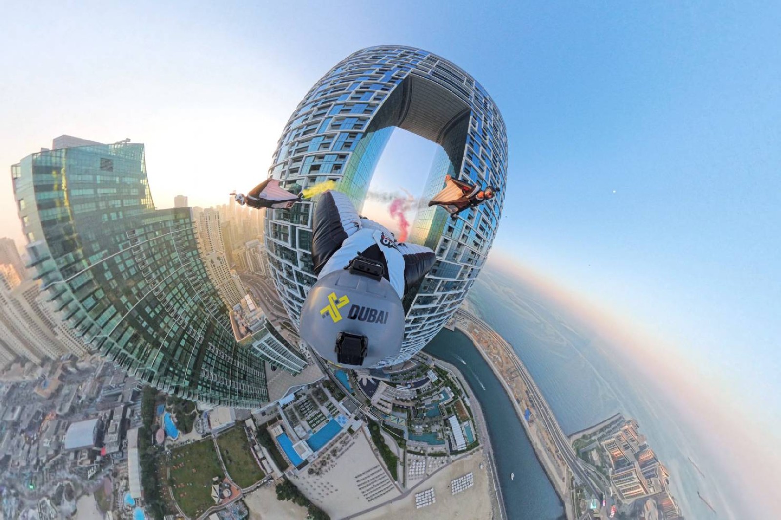 Dubai displays thrilling skydiving feat for N-Day