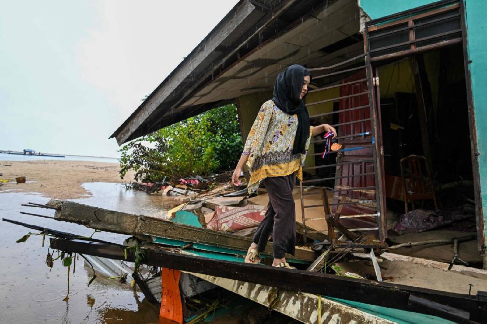 Floods wreak havoc in Malaysia, Thailand with over 30 killed