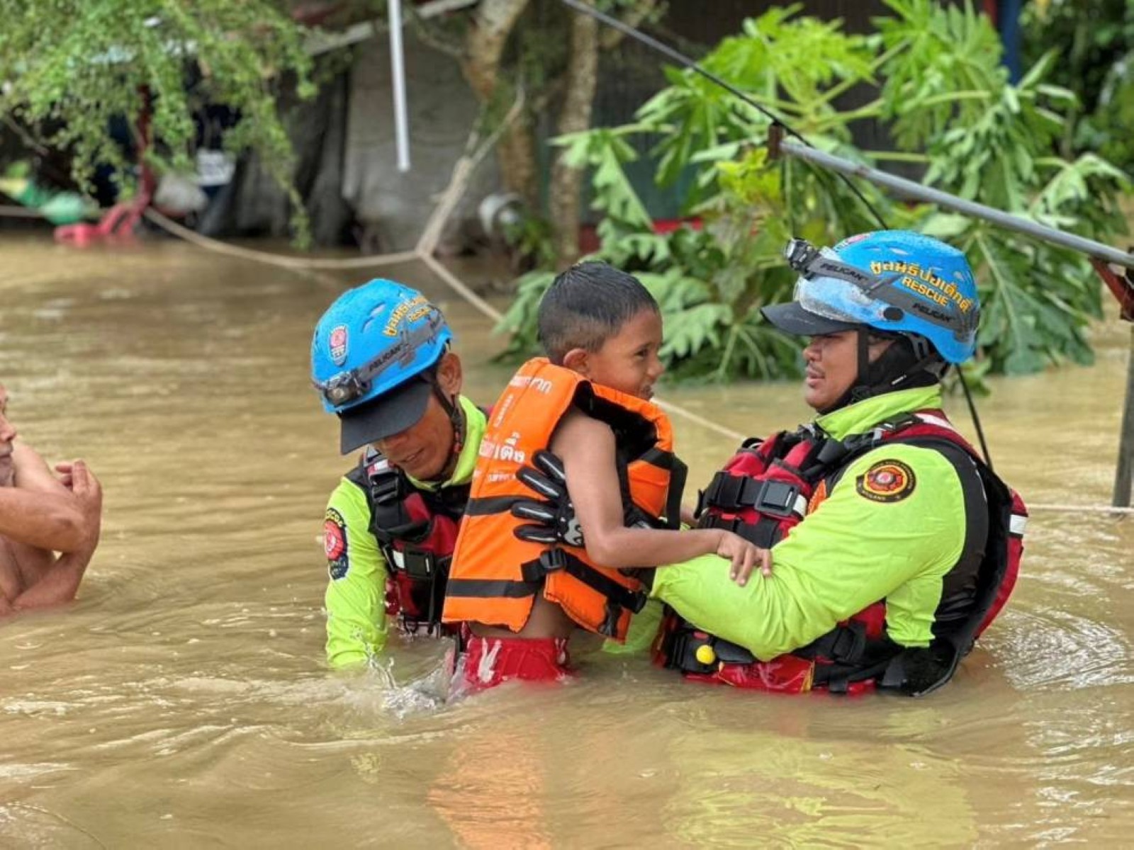 Floods wreak havoc in Malaysia, Thailand with over 30 killed