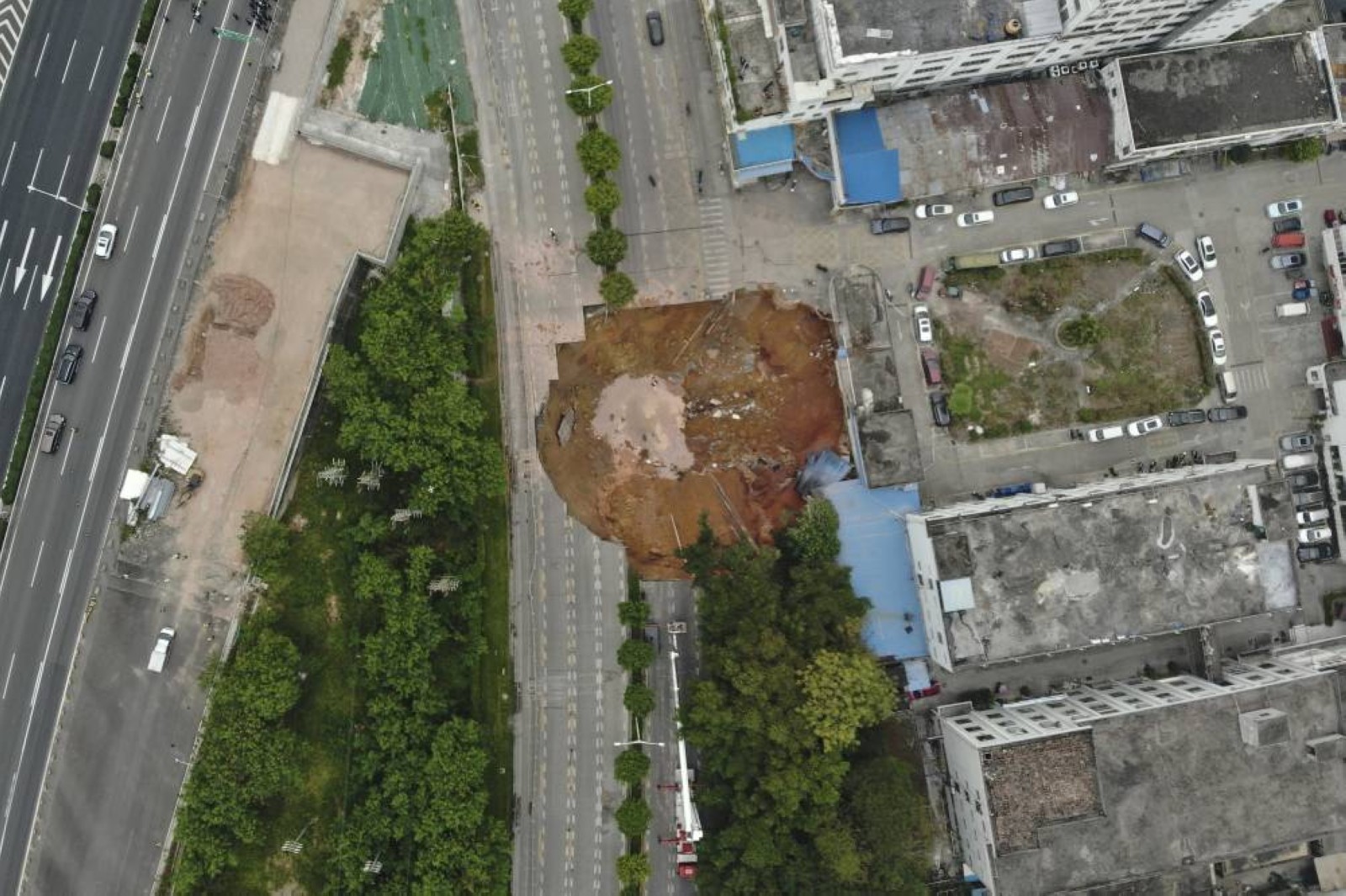 13 workers missing after landslide in China