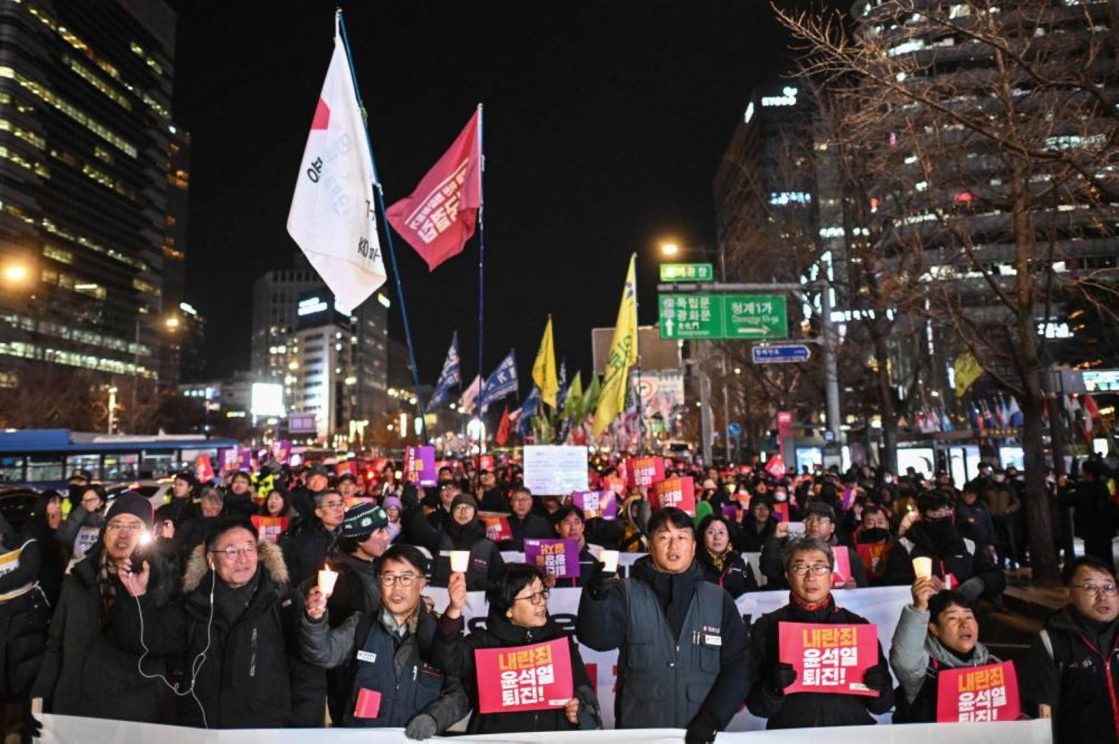 Protesters head toward the National Assembly in Seoul on Dec.4, 2024. AFP