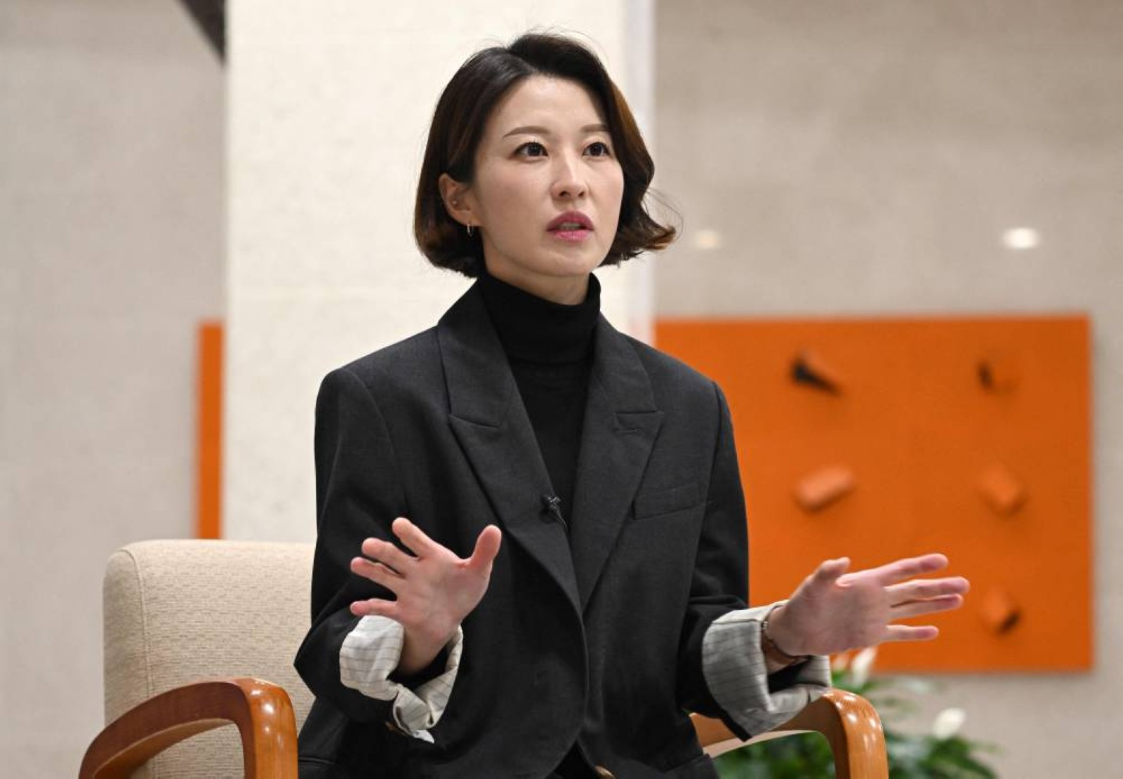 South Korean politician who grappled with martial law soldier insists she is not special