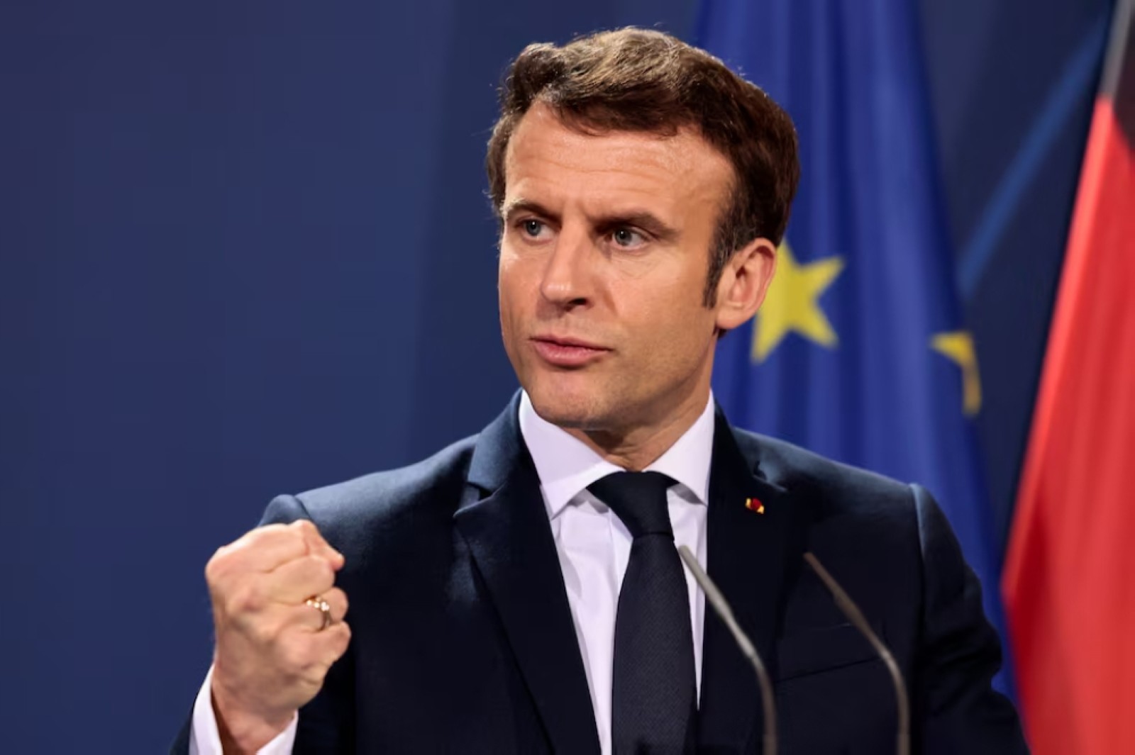 Macron seeks new French government amid political chaos