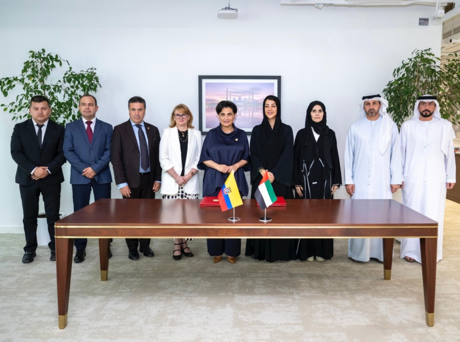 Ministers of UAE, Ecuador highlight ties