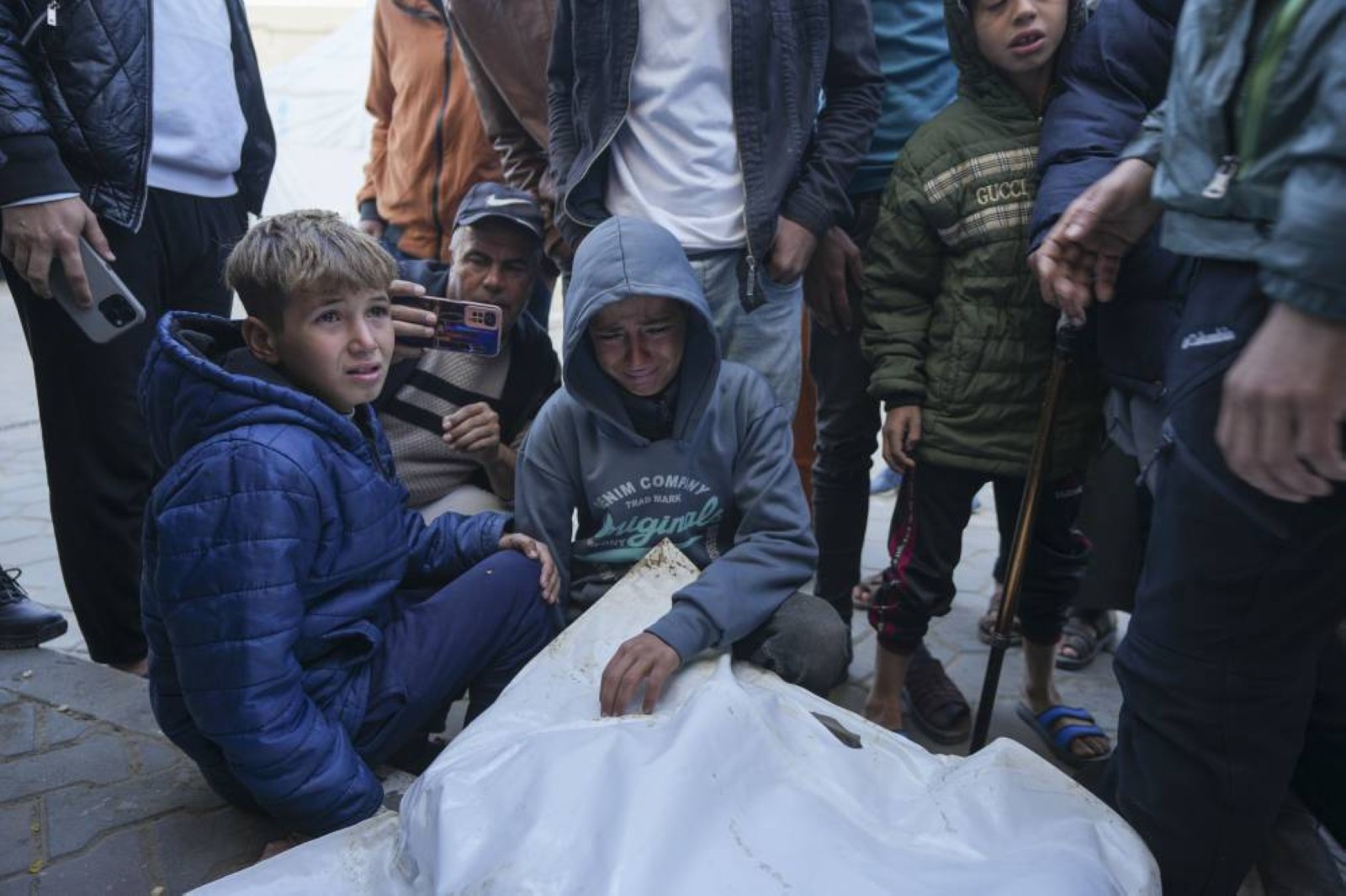 Seven killed as Israeli warplanes target Gaza house