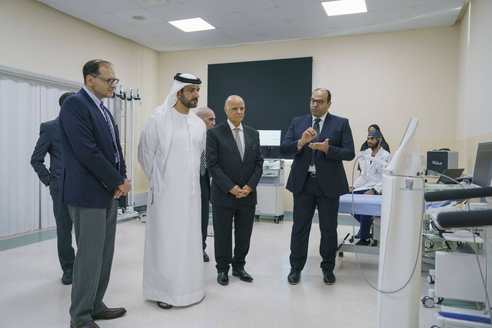 Sultan Bin Ahmed tours health sciences labs at University of Sharjah