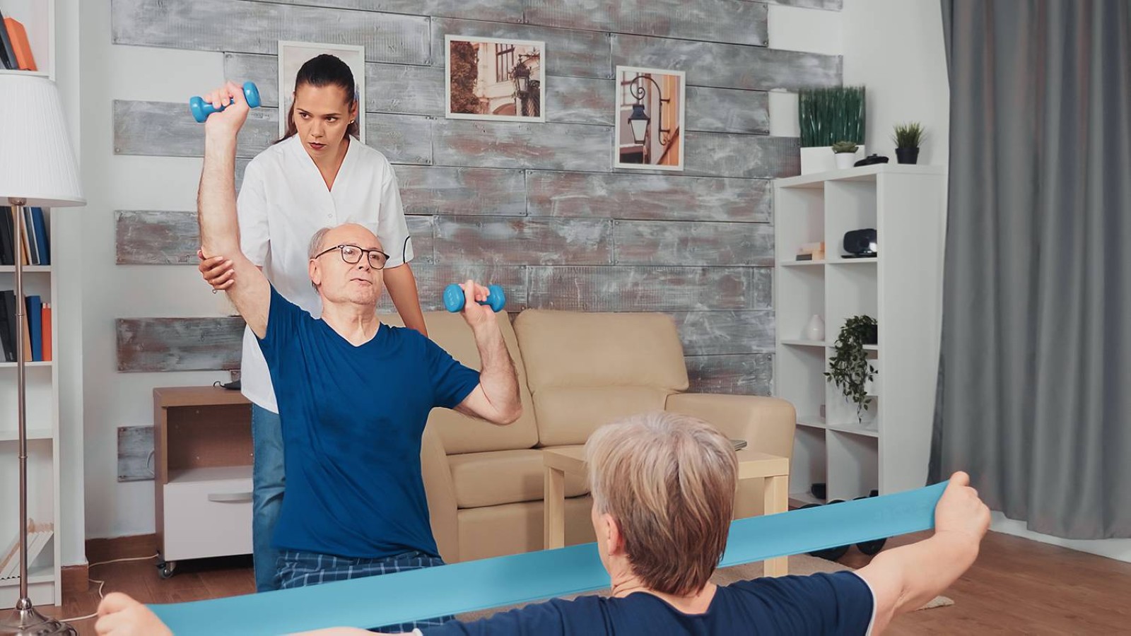 Physioveda Medical Center revolutionizes elderly care in Dubai with home physiotherapy and nursing services