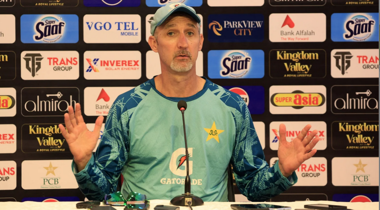 Gillespie quits as Pakistan red-ball coach 2 weeks before Test series in South Africa