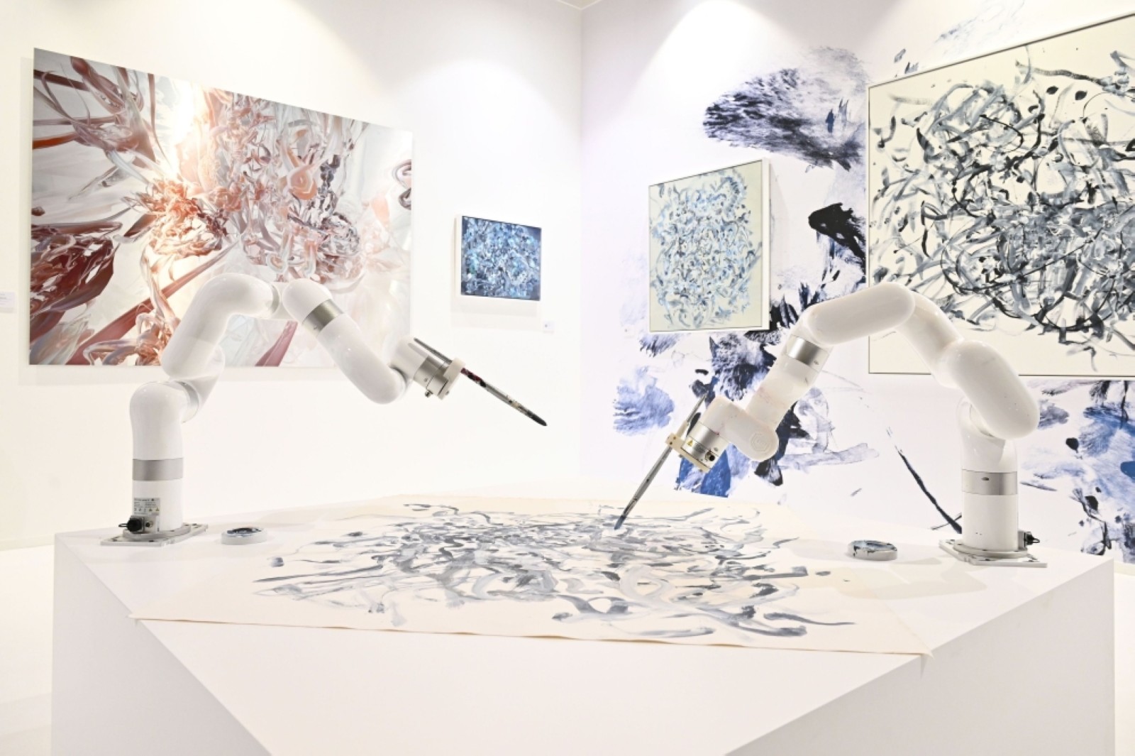Art Dubai now presents established galleries and emerging technologies