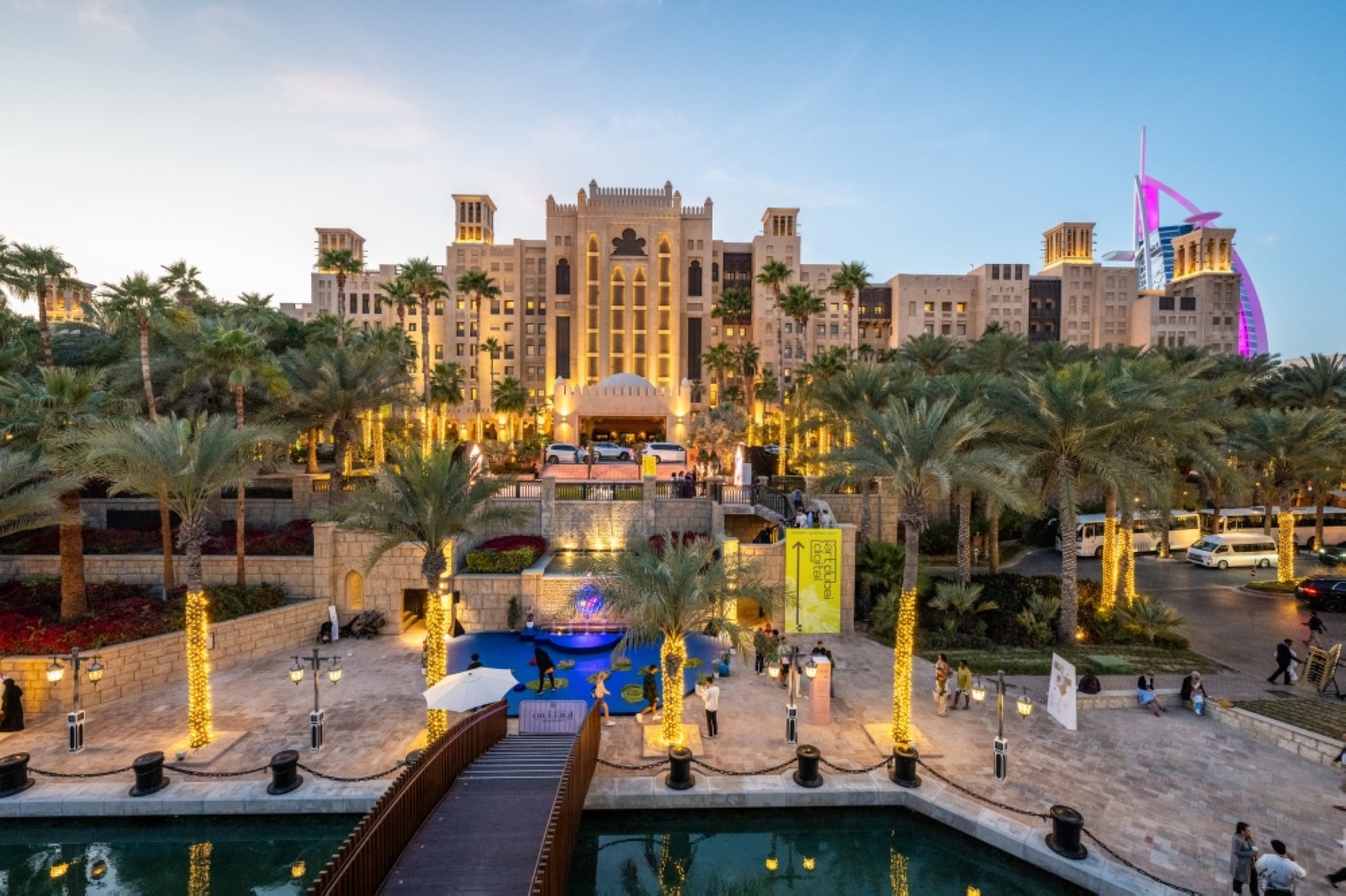 Art Dubai now presents established galleries and emerging technologies