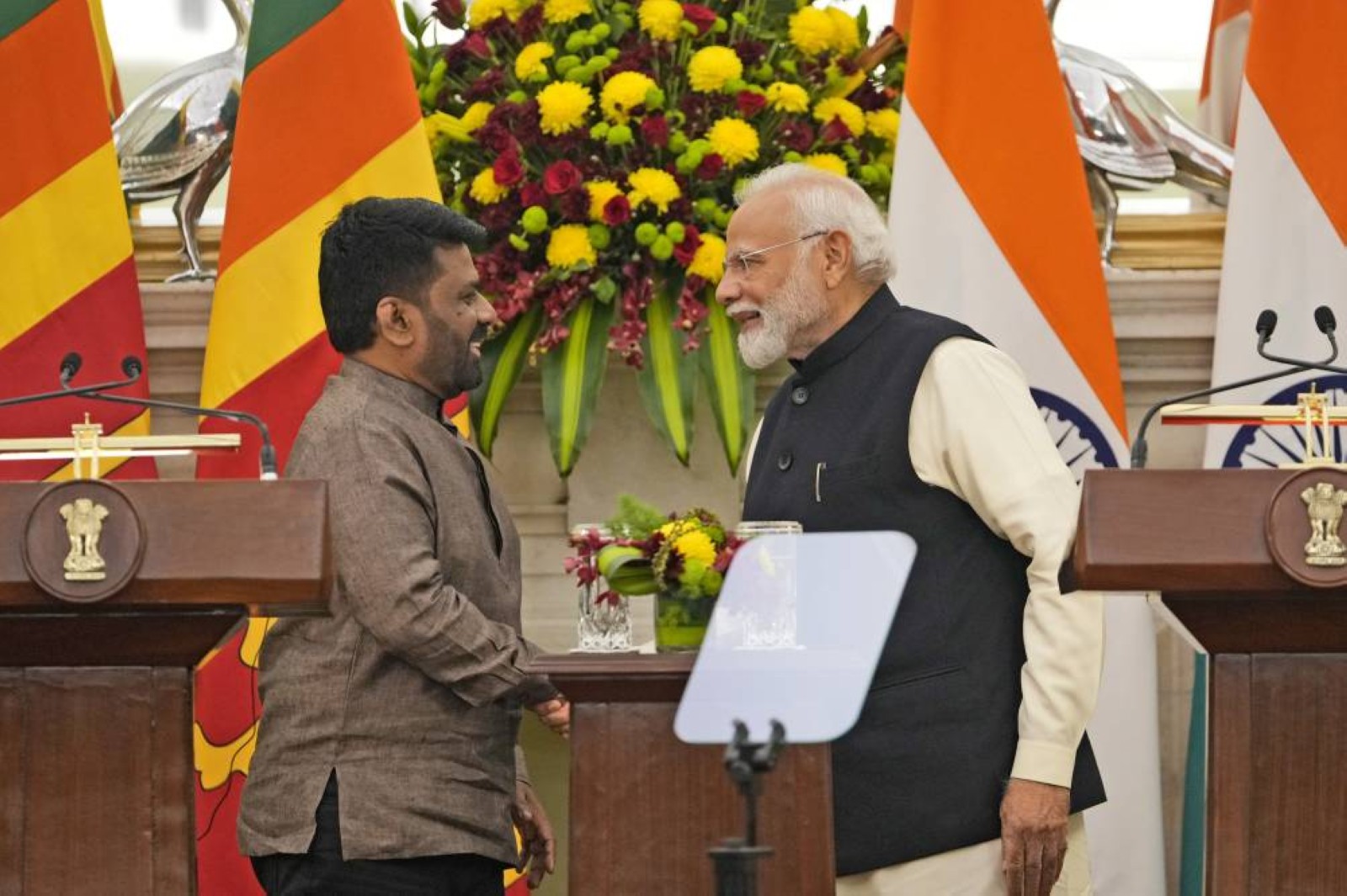 Modi accords red carpet welcome to Sri Lanka's President