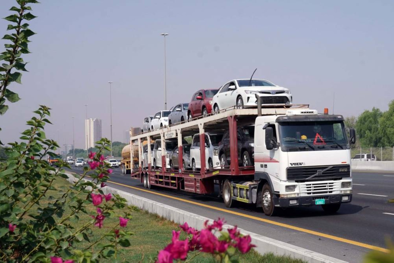Trucks banned on Emirates Road towards Sharjah during evening peak hours from January