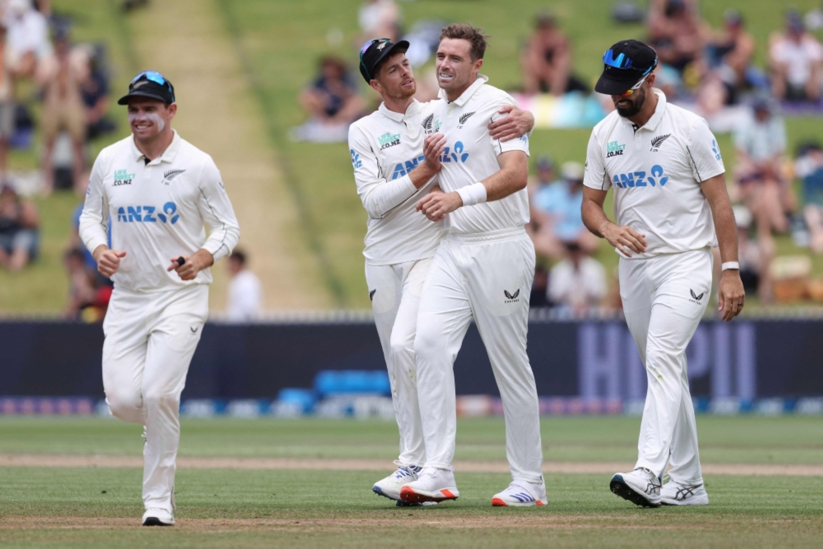 New Zealand bid farewell to Southee with big victory over England