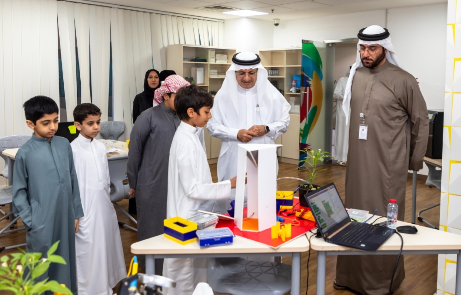 Over 50 students take part in Hamdan Foundation’s forum