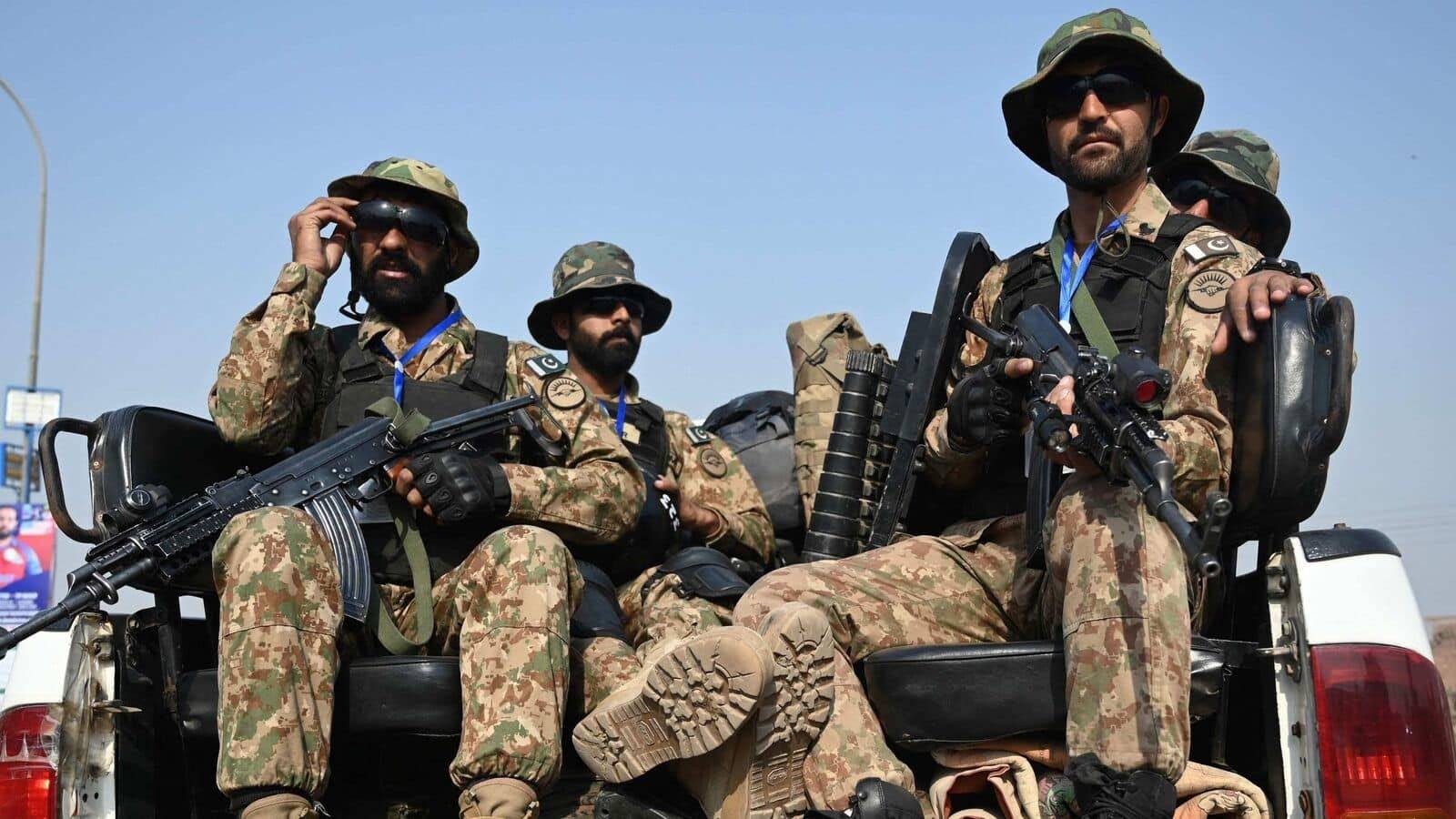 Militant raid kills 16 Pakistani soldiers