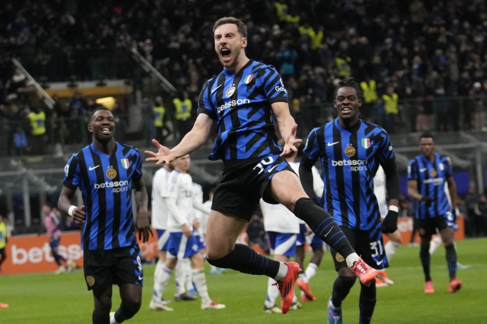 Inzaghi pleased with Como win, backs Martinez despite dry spell