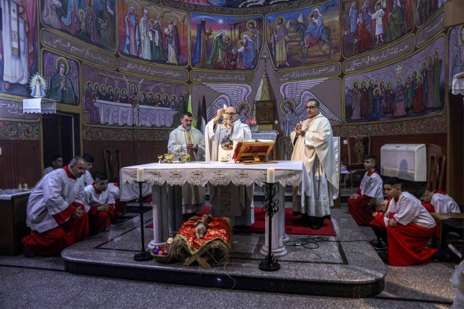 Pope kicks off Christmas under shadow of war