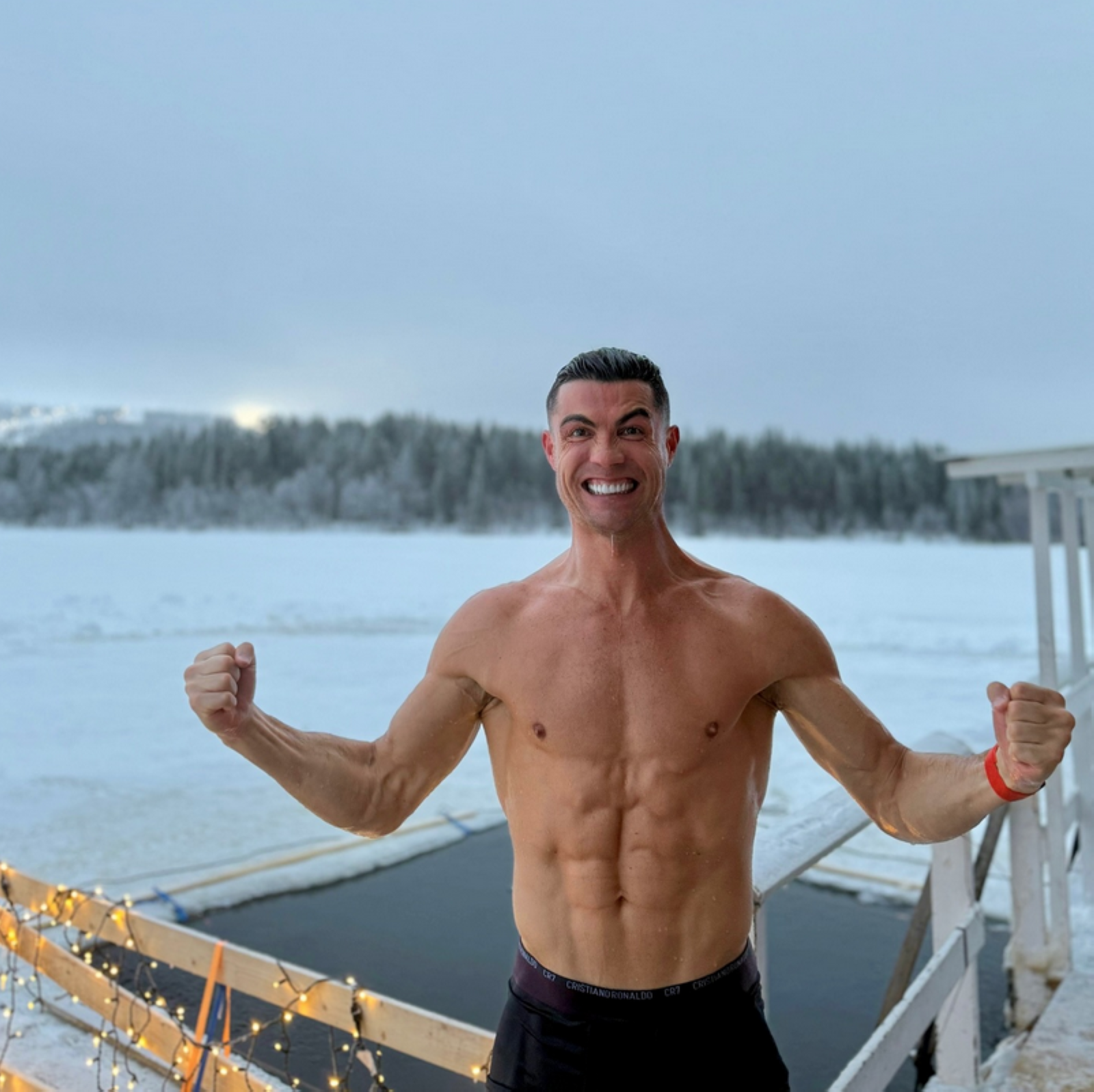 Soccer star Ronaldo takes dip in freezing -20˚C water in Finland