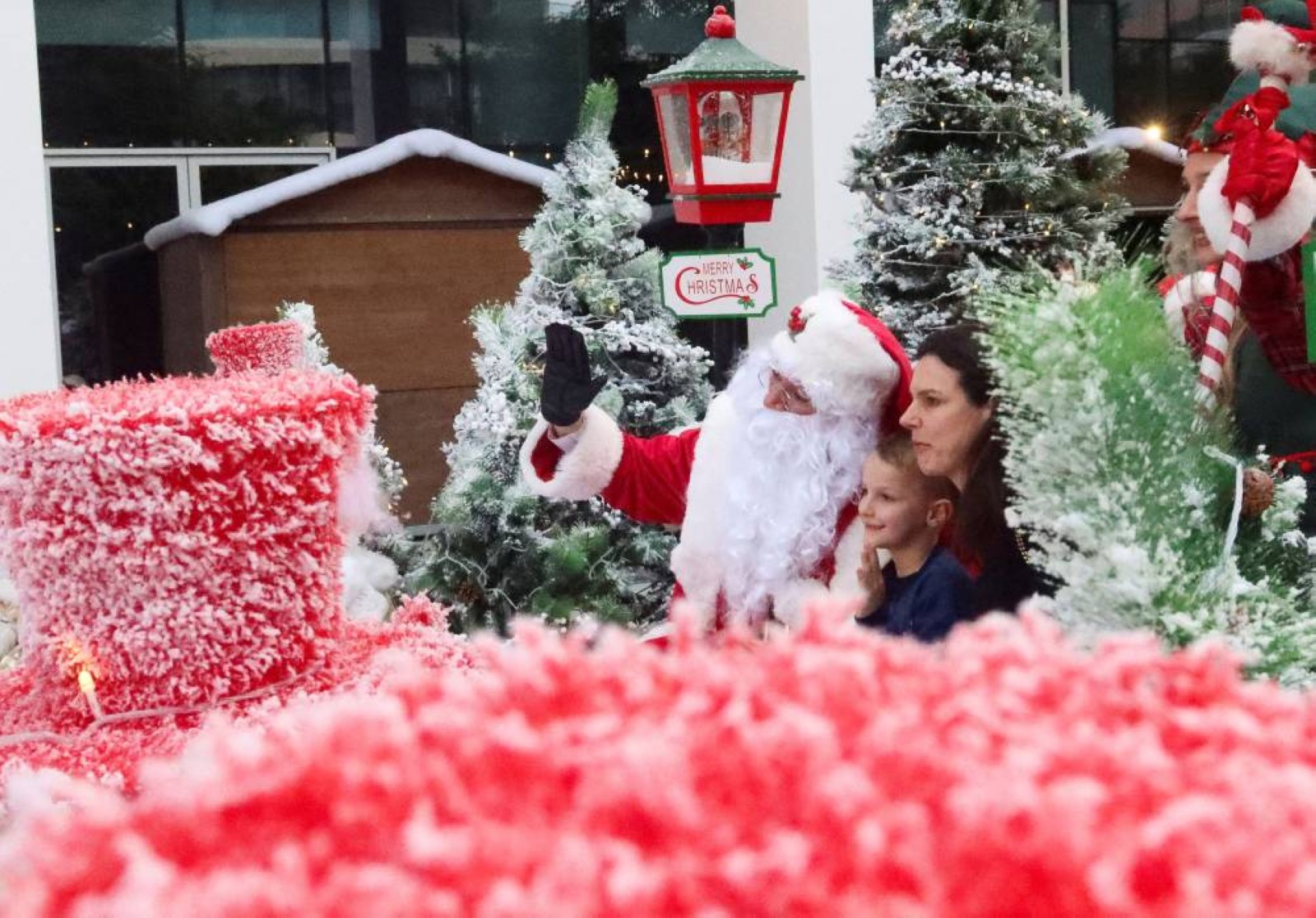 Leaders extend Christmas wishes to UAE residents and the world