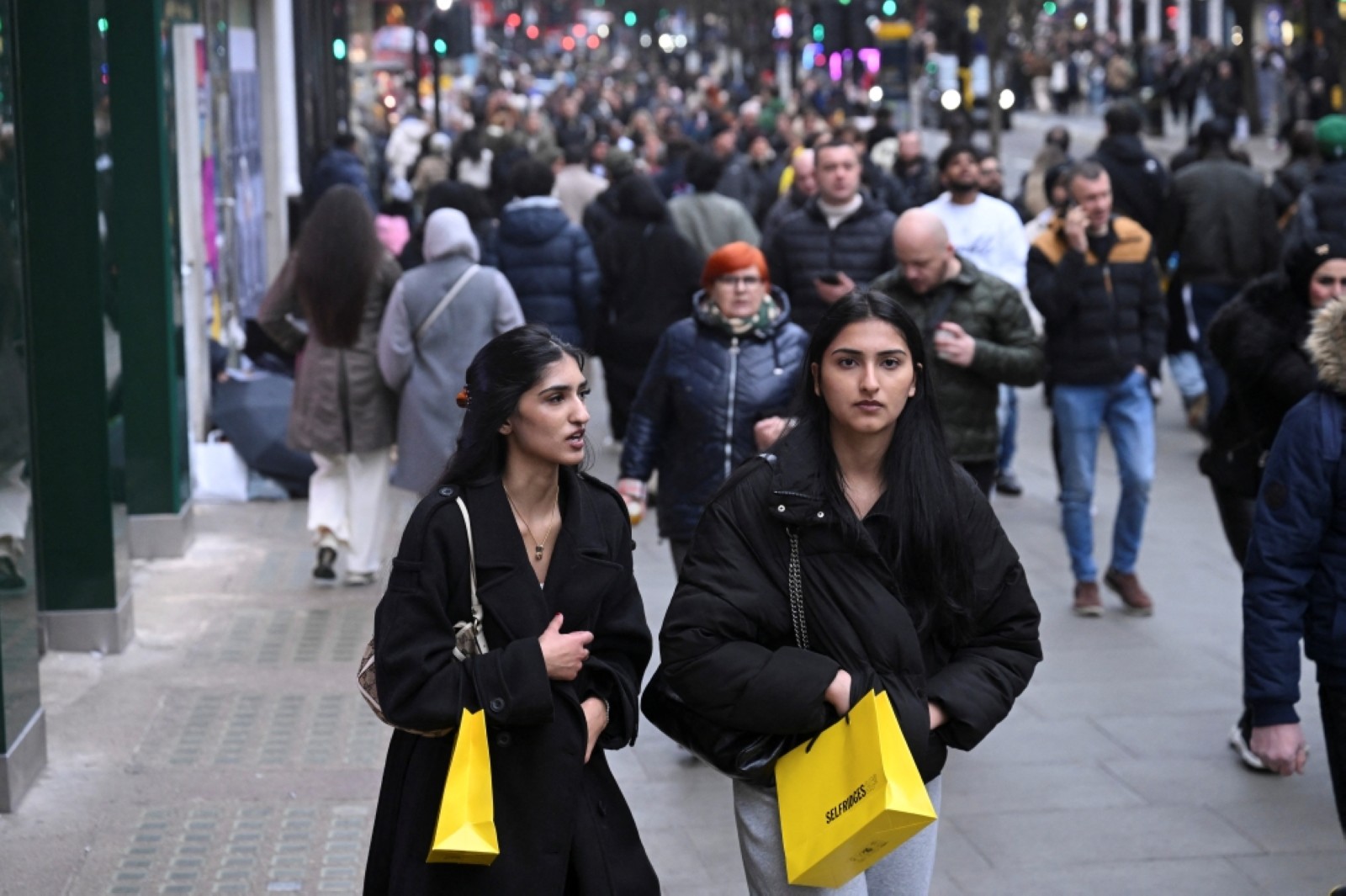Holiday shoppers increase spending by 3.8 per cent despite higher prices