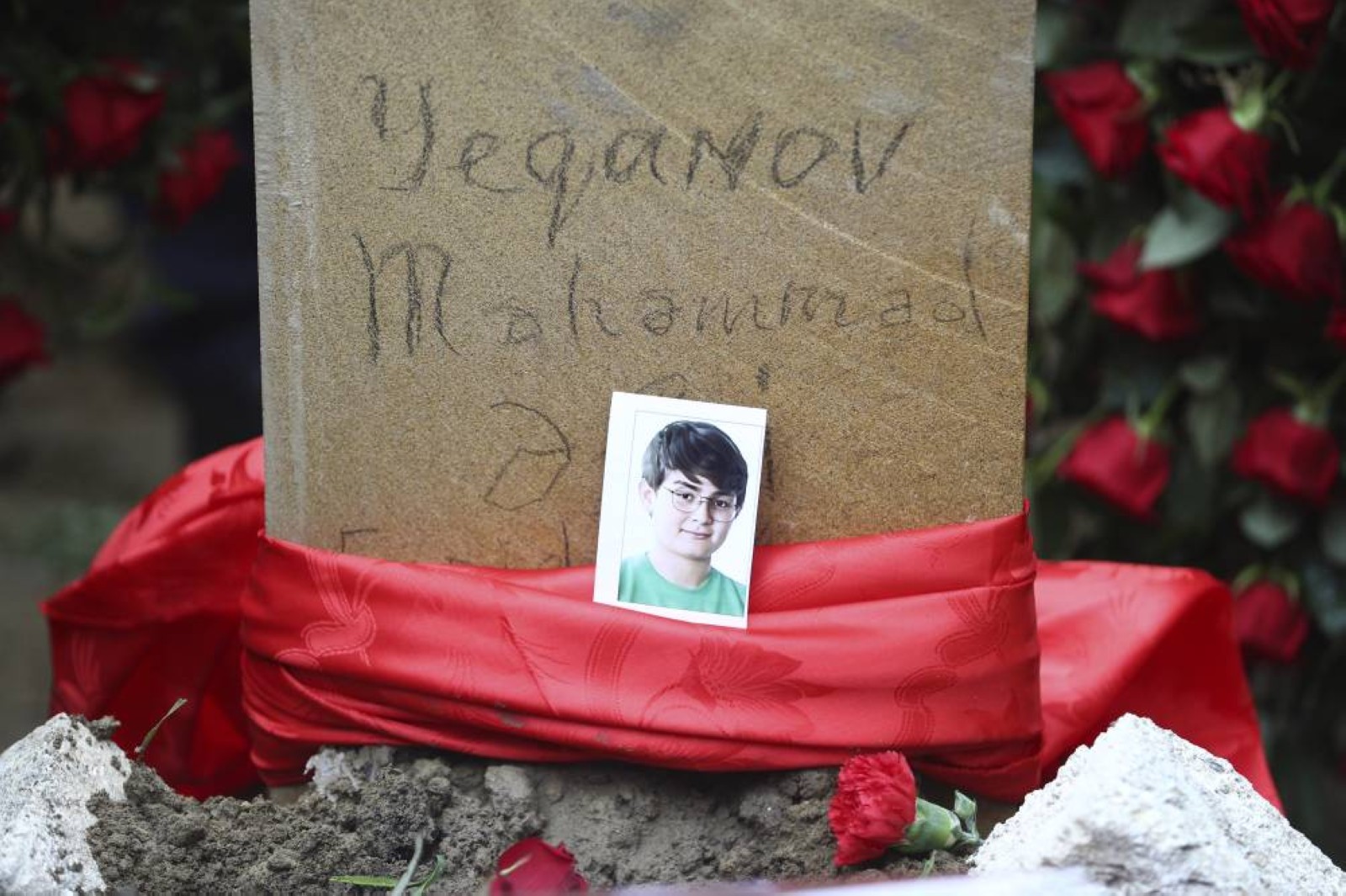 Putin apologises to Azerbaijan for plane crash without acknowledging Russian responsibility