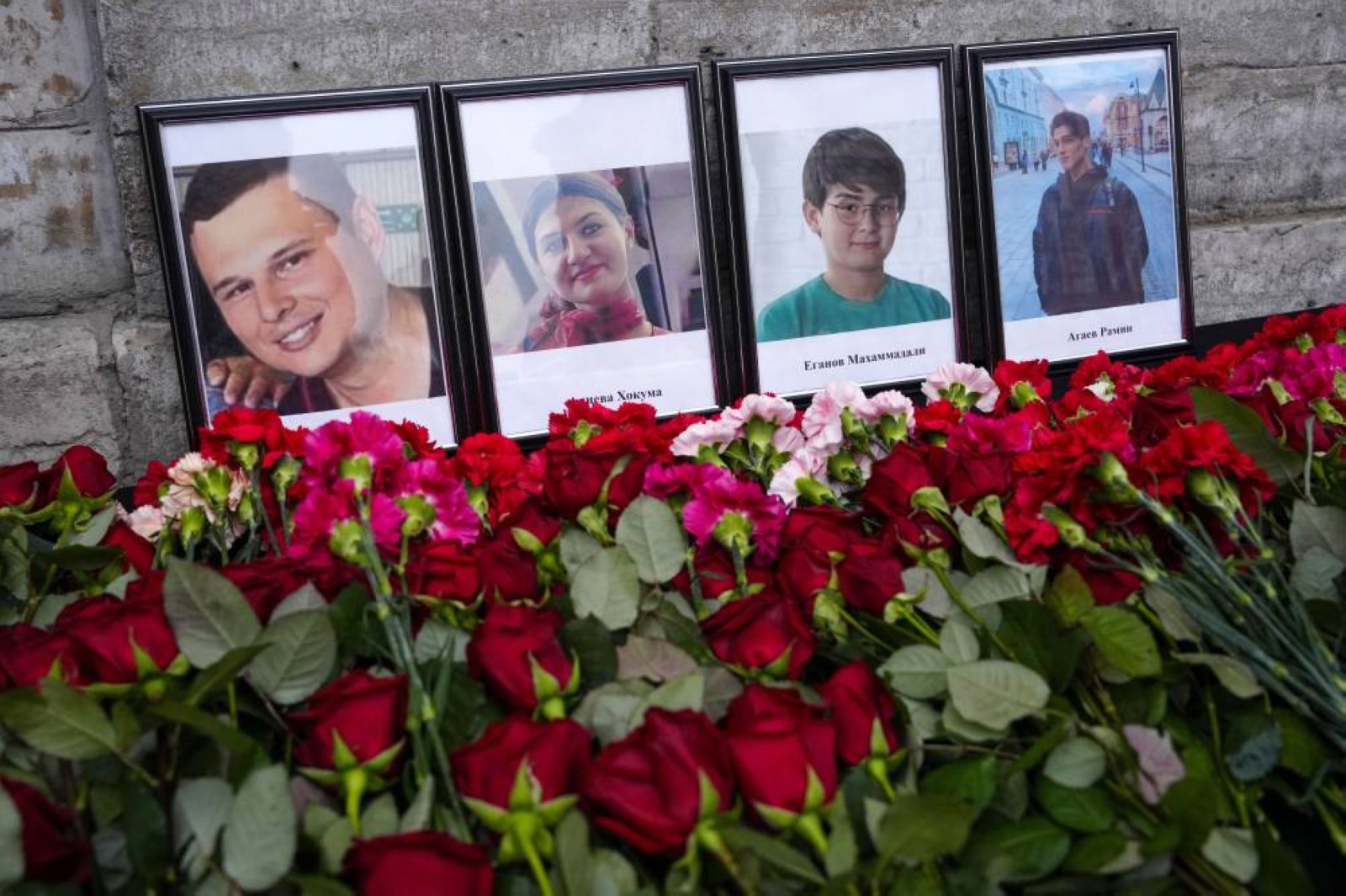 Putin apologises to Azerbaijan for plane crash without acknowledging Russian responsibility