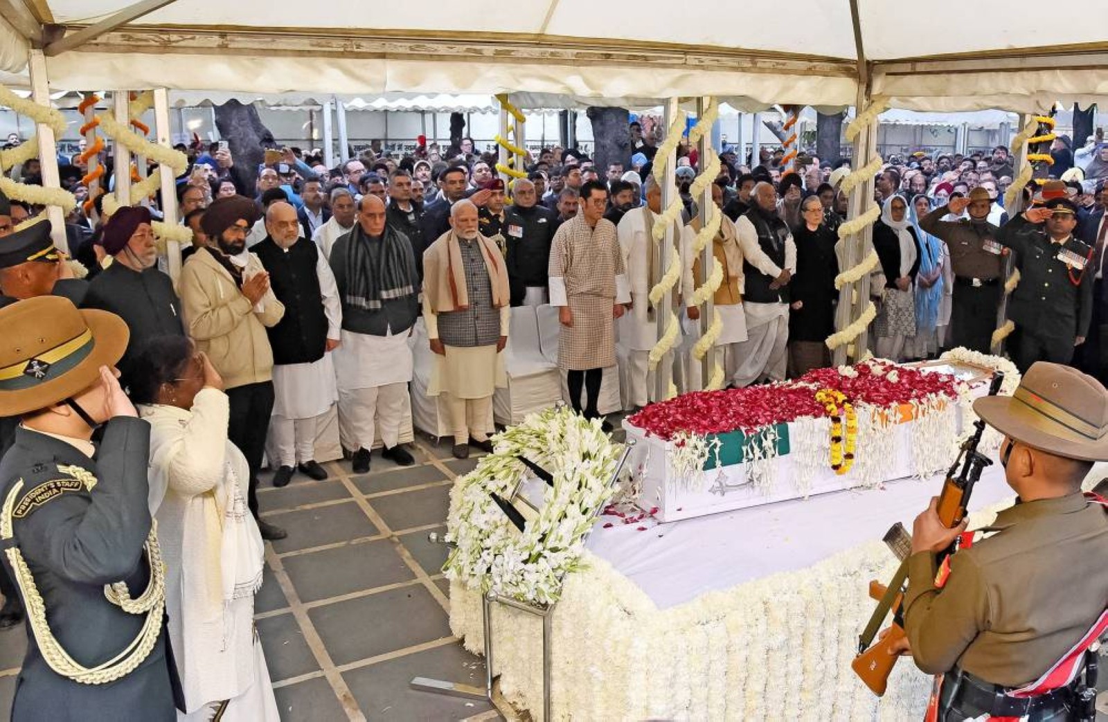 Former PM Manmohan Singh cremated with state honours in Delhi
