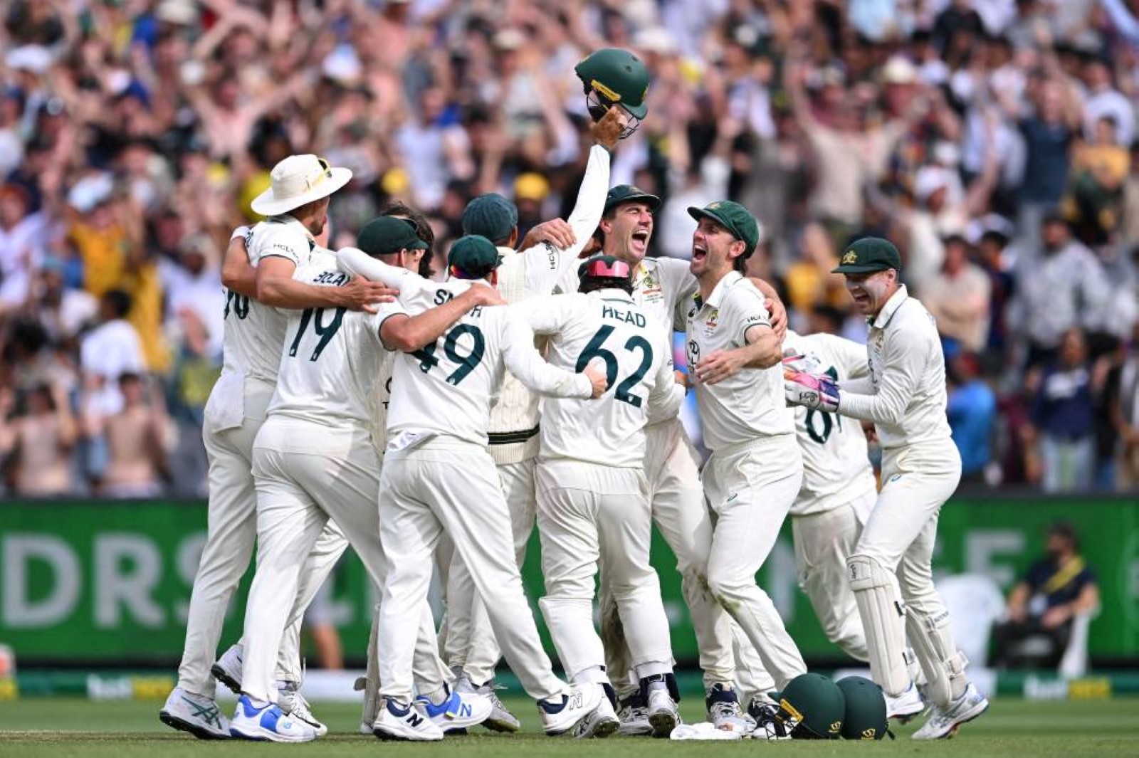 Australia win 'amazing' Test thriller to take series lead over India
