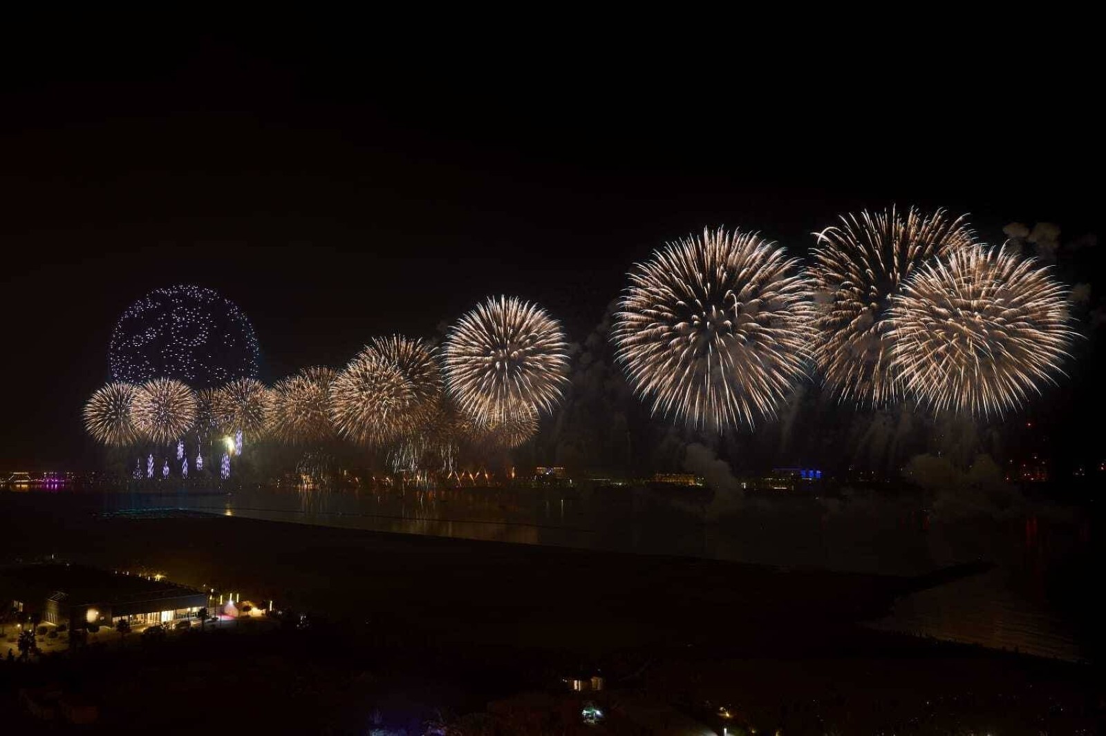 Ras Al Khaimah rings in 2025 with record-breaking New Year&rsquo;s Eve drones, fireworks display