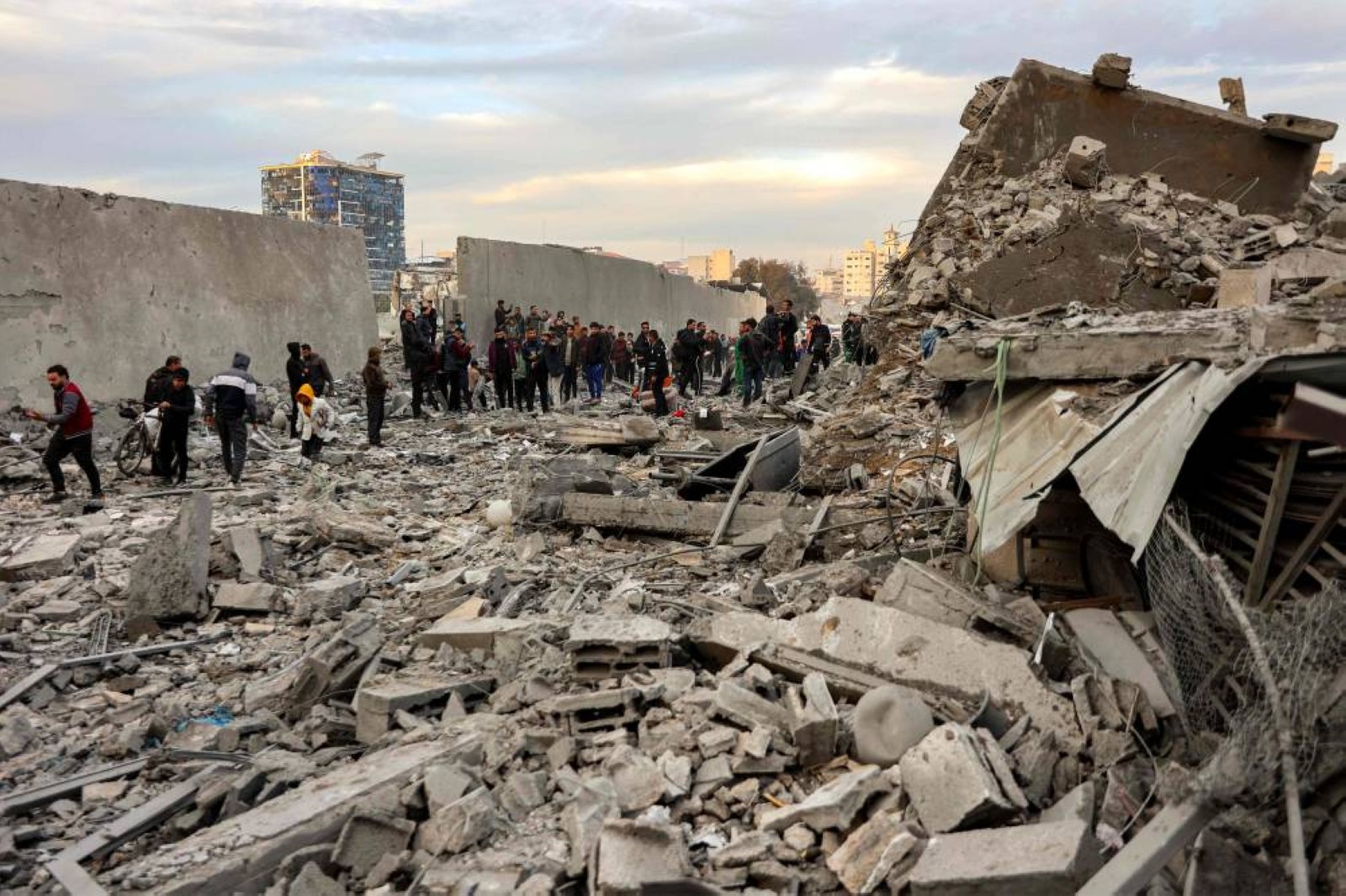 Hamas, Israel wrangle over talks as Israeli strikes in Gaza intensify