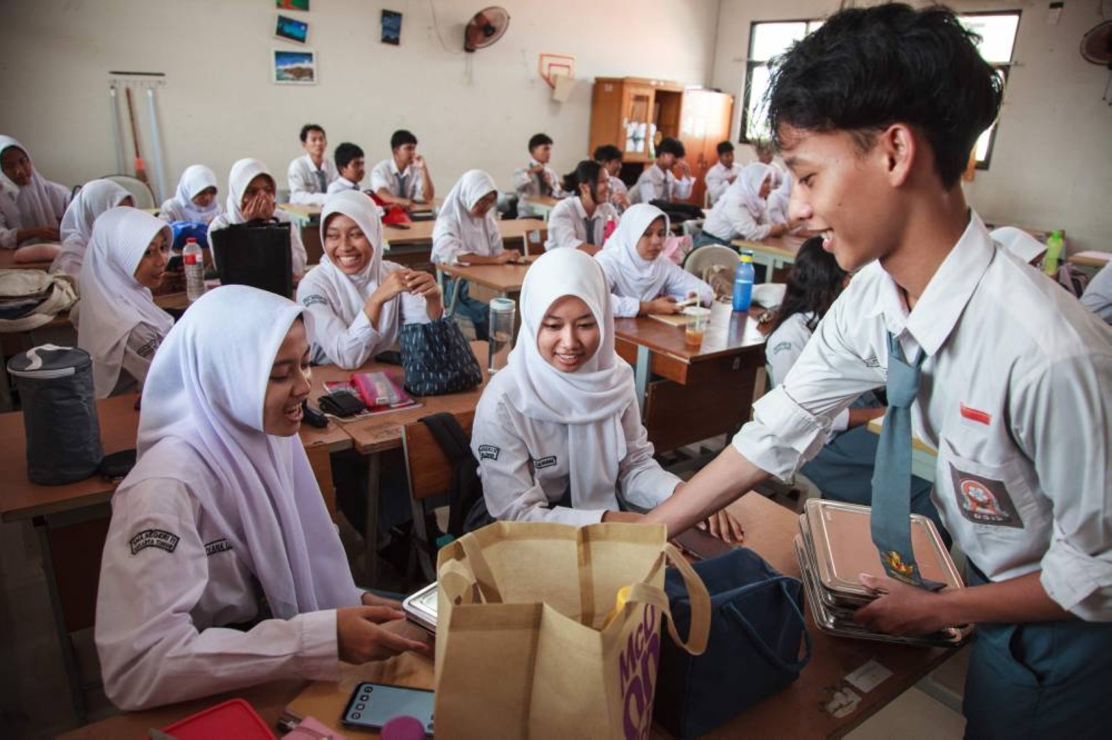 Indonesia launches free meals project to feed children and pregnant women to fight stunting