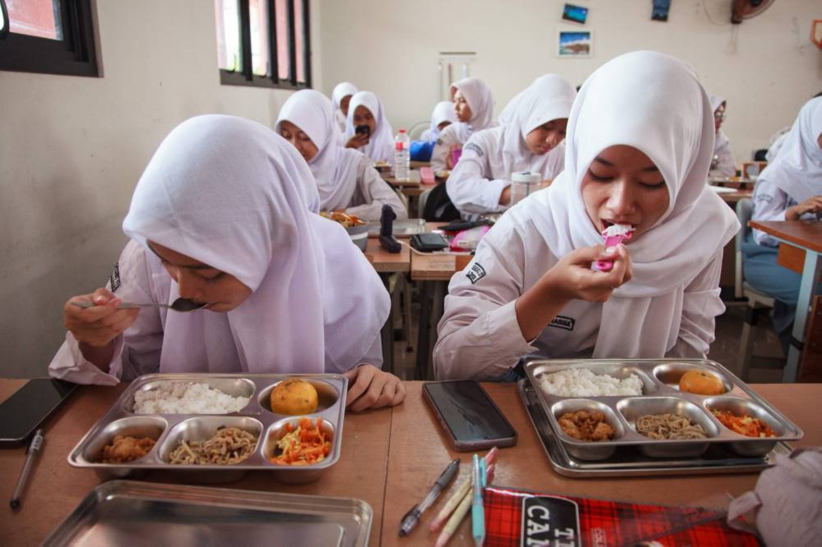 Indonesia launches free meals project to feed children and pregnant women to fight stunting
