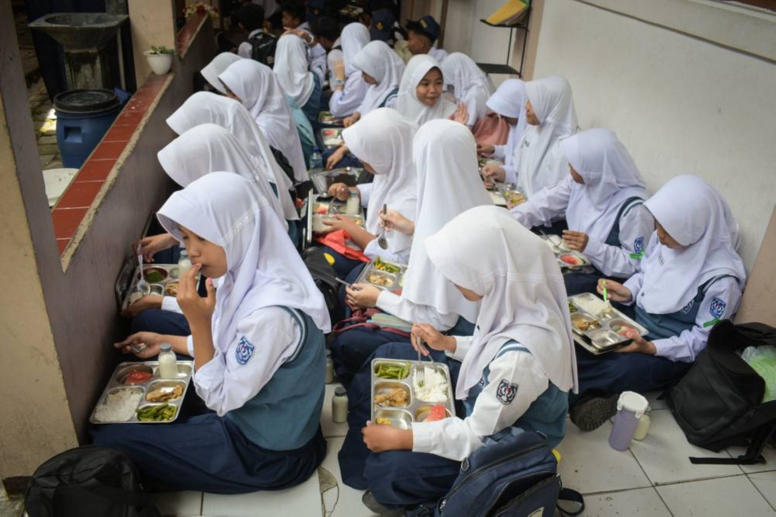 Indonesia launches free meals project to feed children and pregnant women to fight stunting