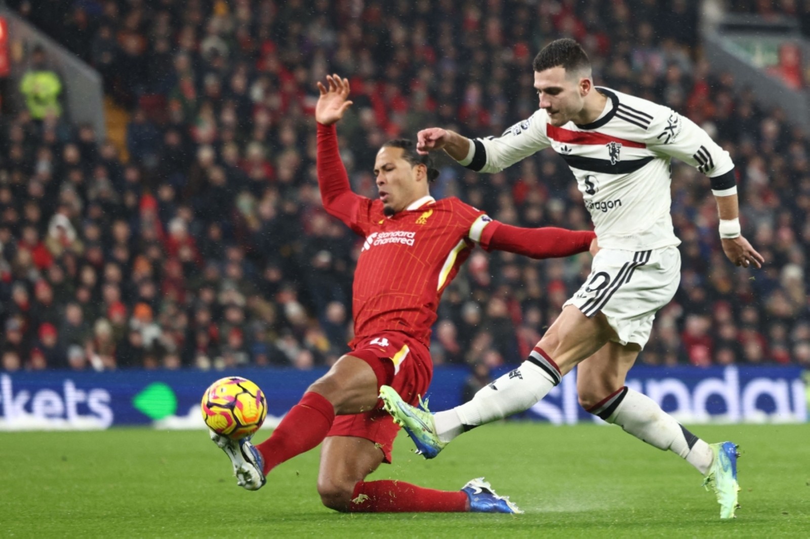 Van Dijk backs Alexander-Arnold after Liverpool star’s United flop