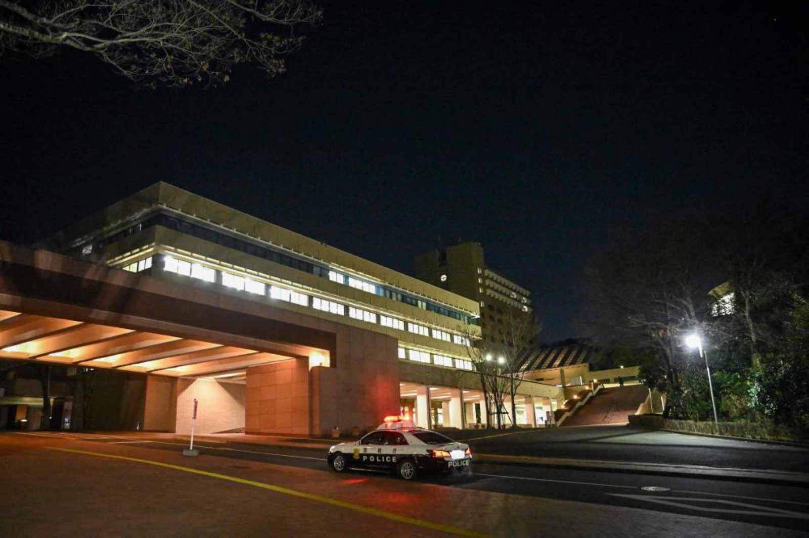 Hammer attacker injures 8 students at Tokyo university