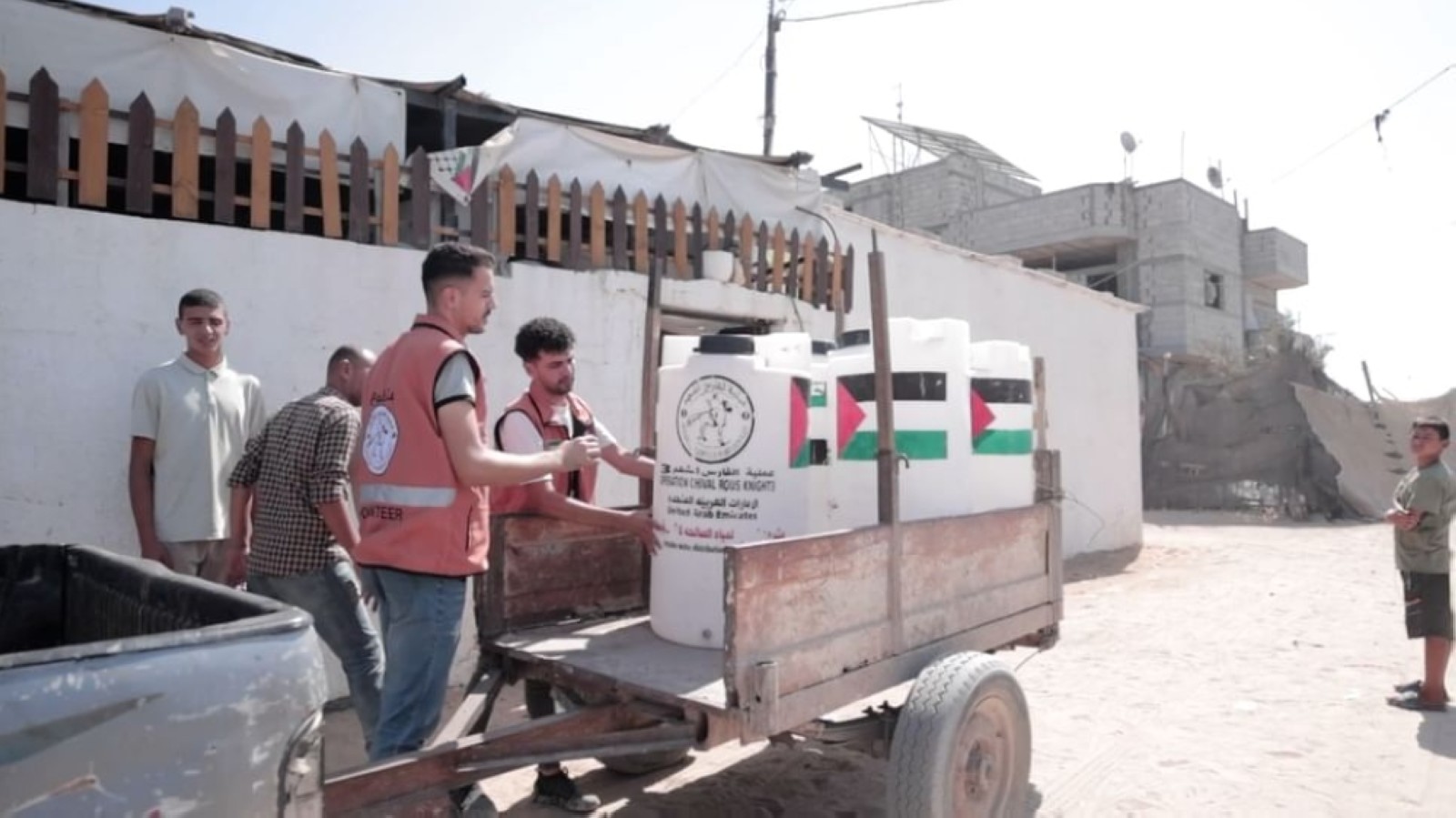 120,000 metric tonnes of food aid stranded outside Gaza, says OCHA