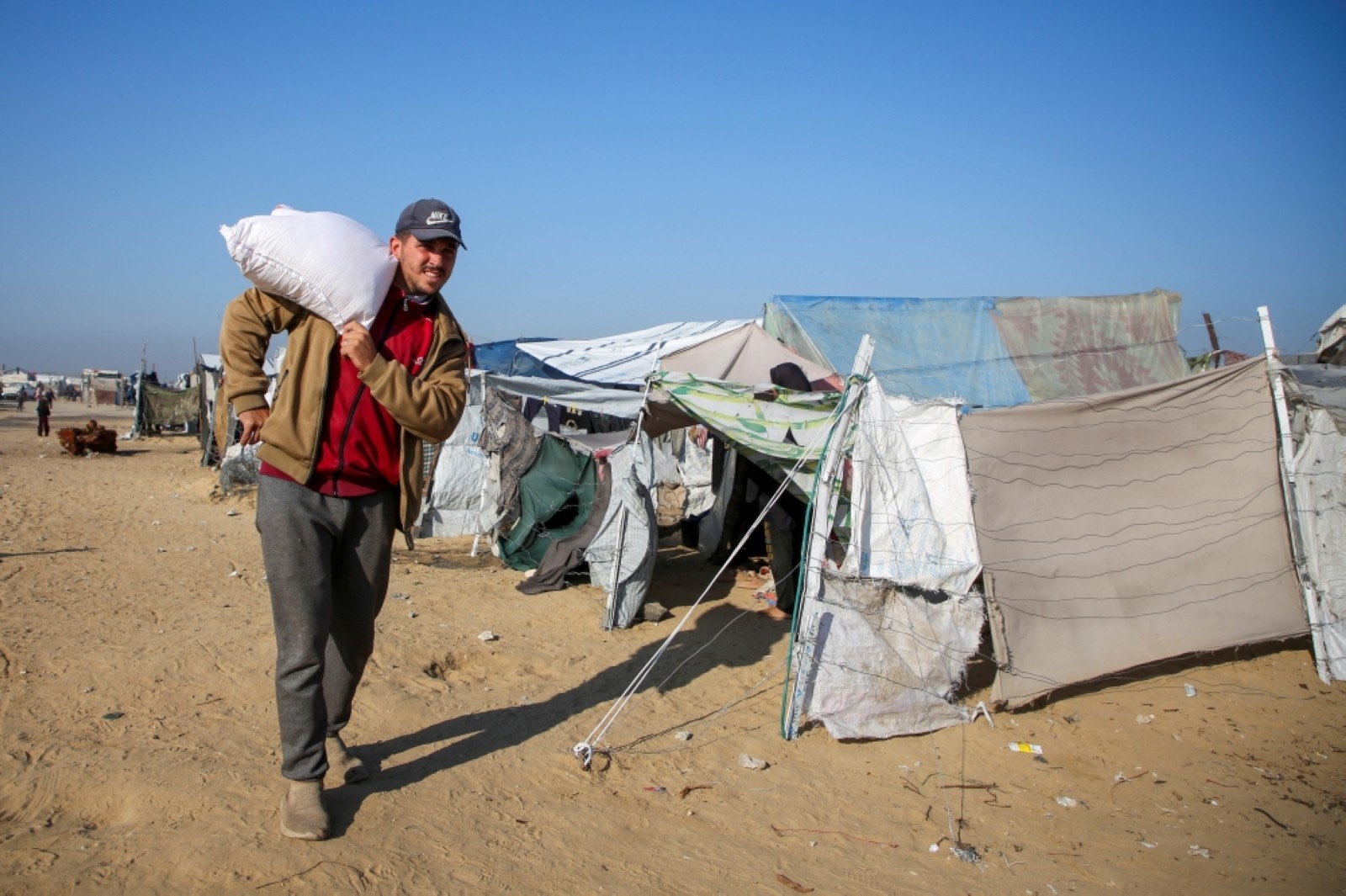 120,000 metric tonnes of food aid stranded outside Gaza, says OCHA