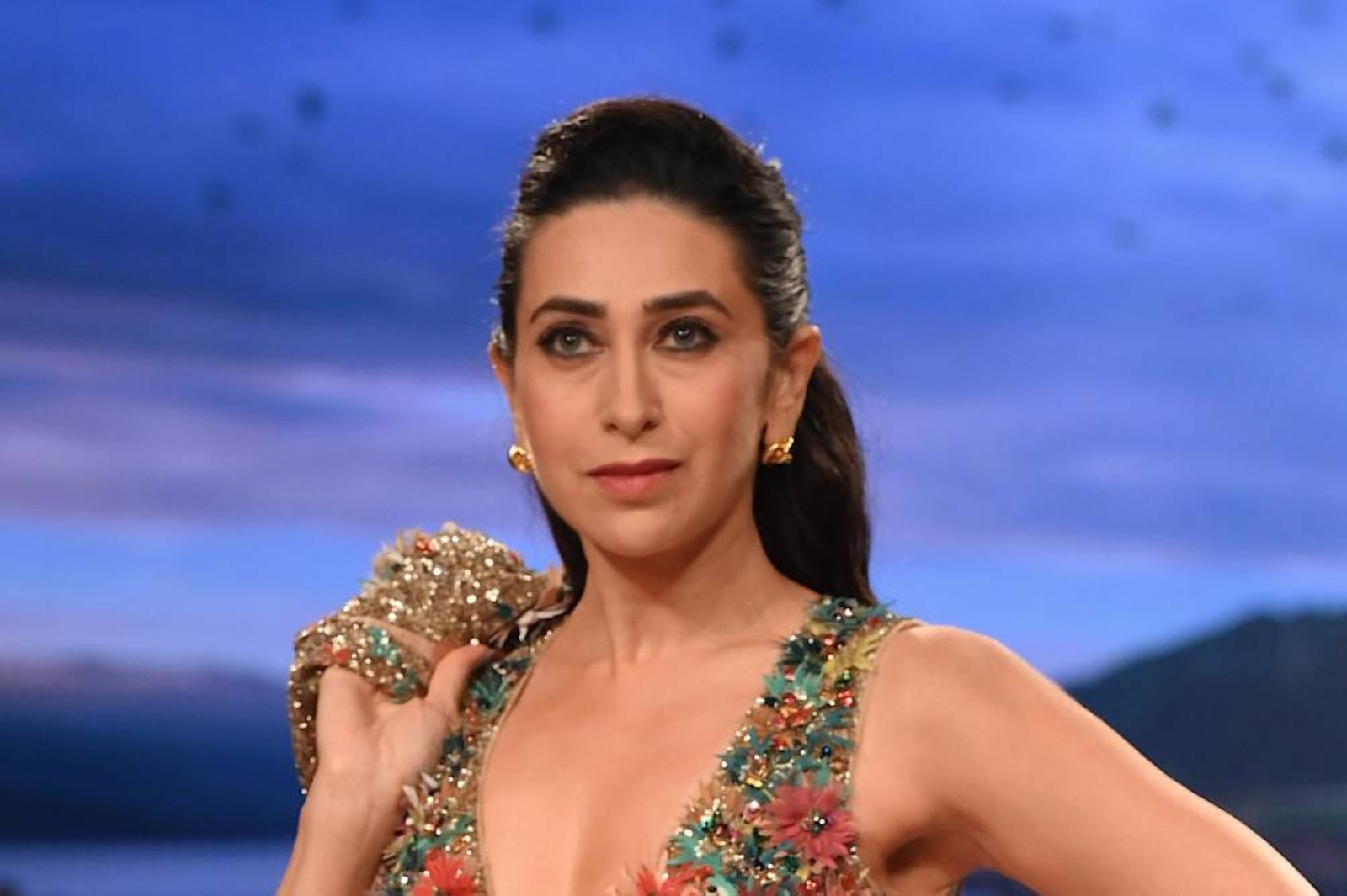 Veteran Bollywood actress Karisma Kapoor yearns to revisit the past