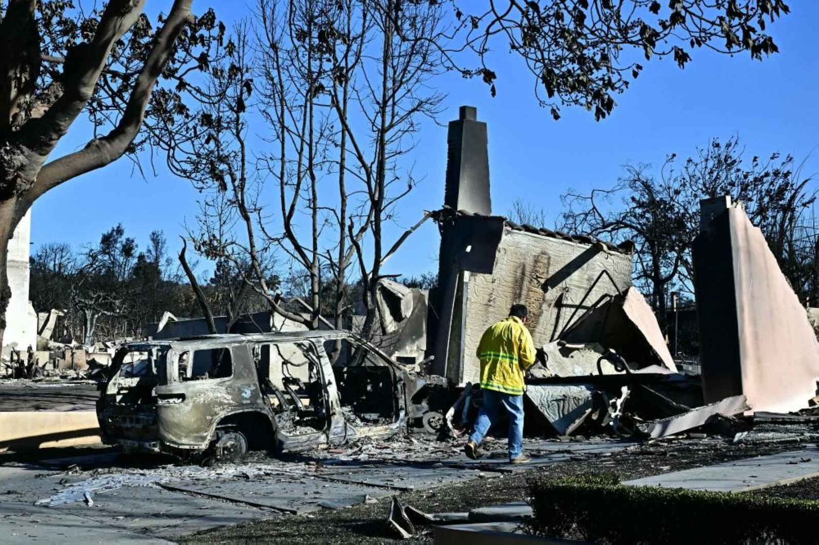 Firefighters race to beat Los Angeles blazes as winds grow; toll hits 16