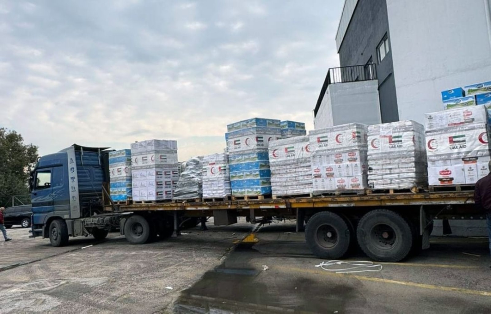 UAE ship with 3,000 tonnes of relief supplies reaches Beirut