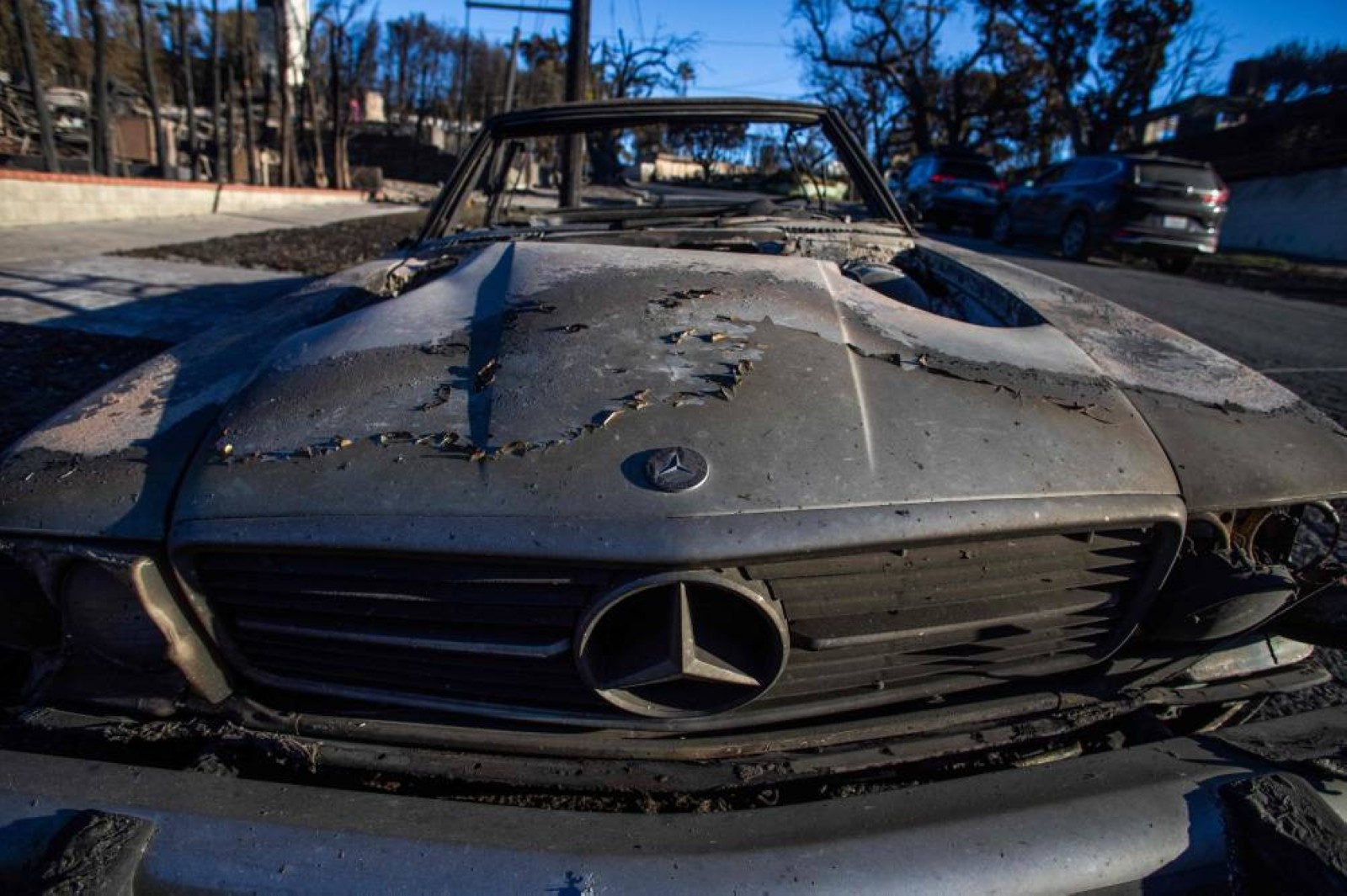 Los Angeles on high alert as wildfires death toll reaches 24