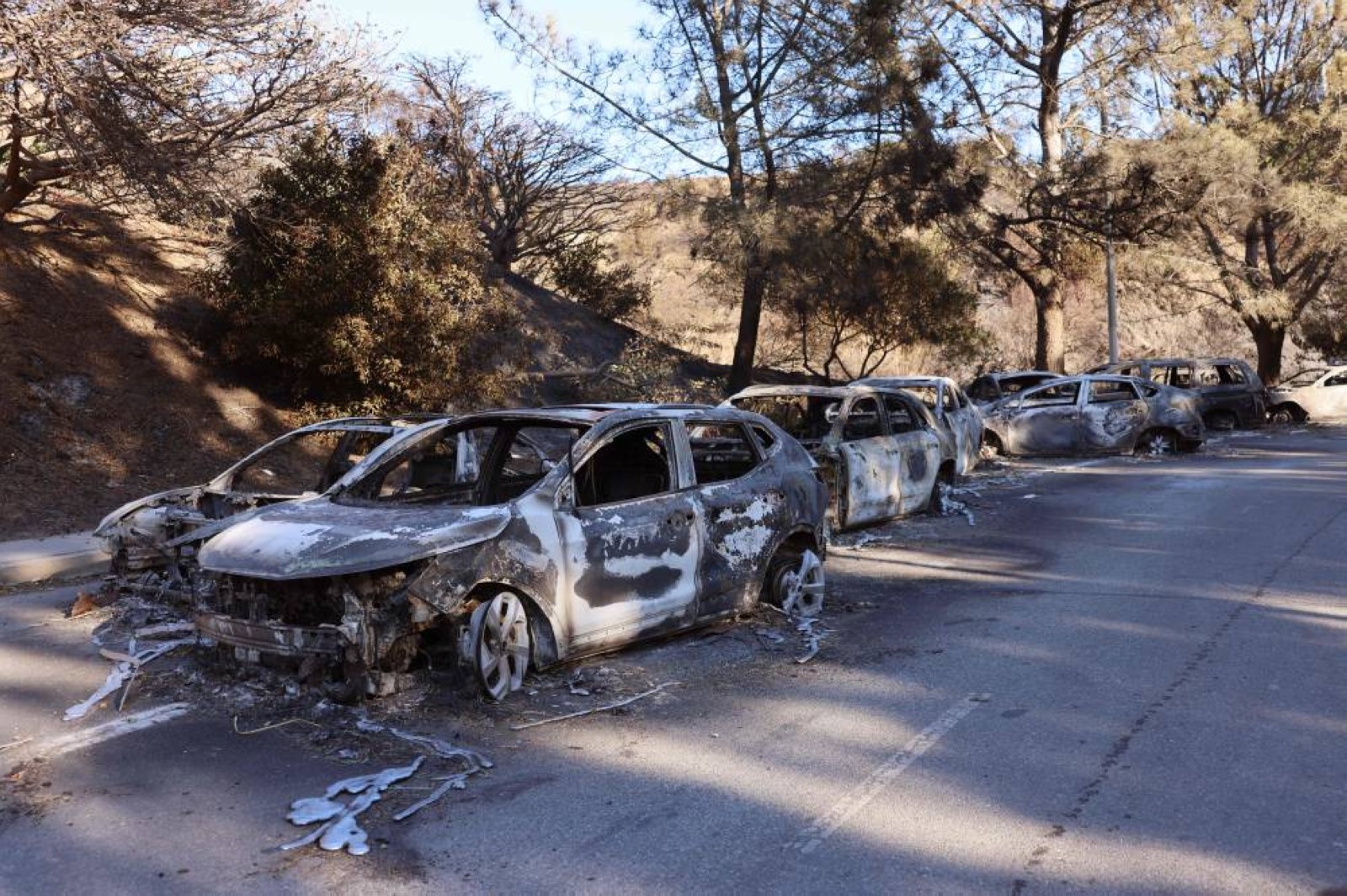 Los Angeles on high alert as wildfires death toll reaches 24