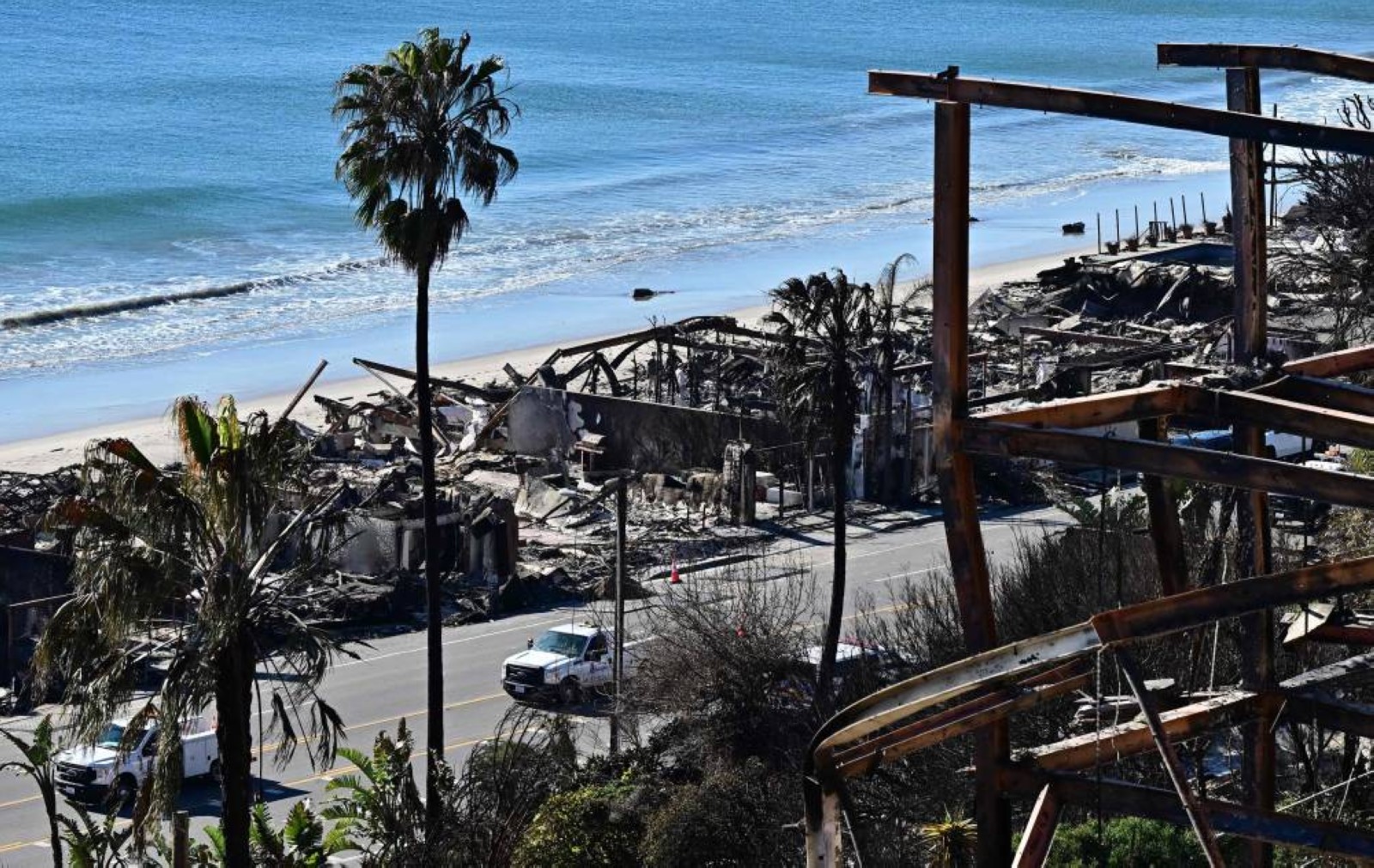 Los Angeles on high alert as wildfires death toll reaches 24