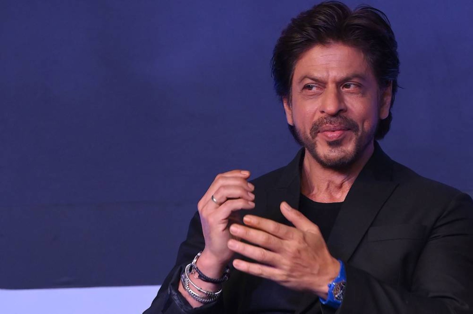 Man 'looking inside' Shah Rukh Khan's bungalow seems to match build of suspect in Saif attack: Police