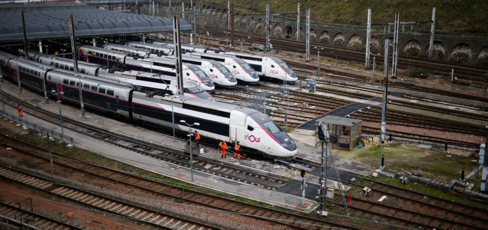 Man survives clinging to high-speed German train