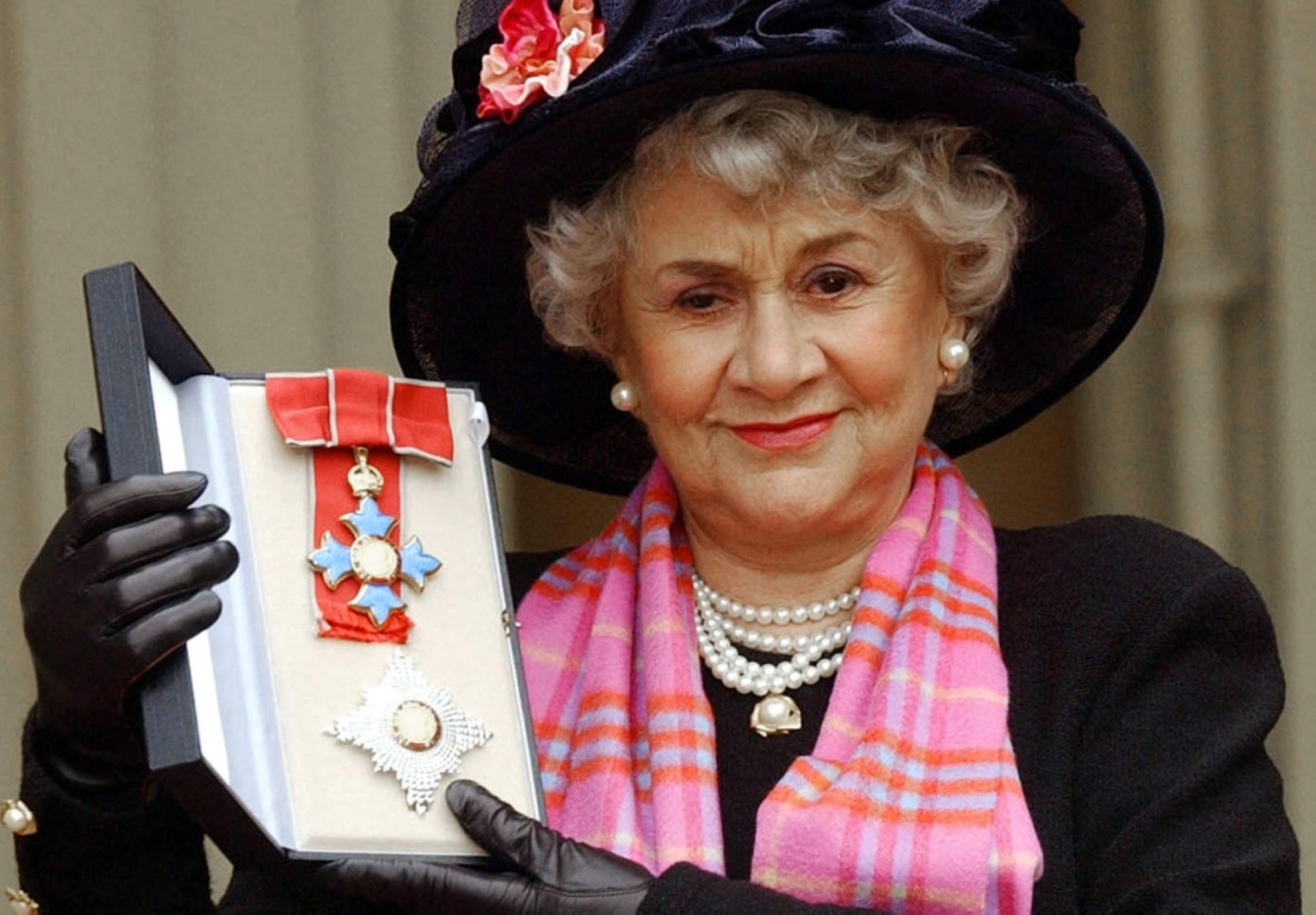 Oscar-nominated UK actor Plowright dies at 95