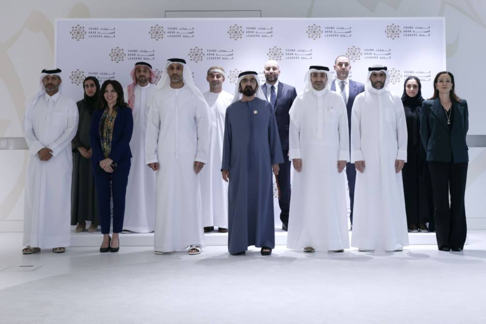 Sheikh Mohammed meets members of Board of Young Arab Leaders